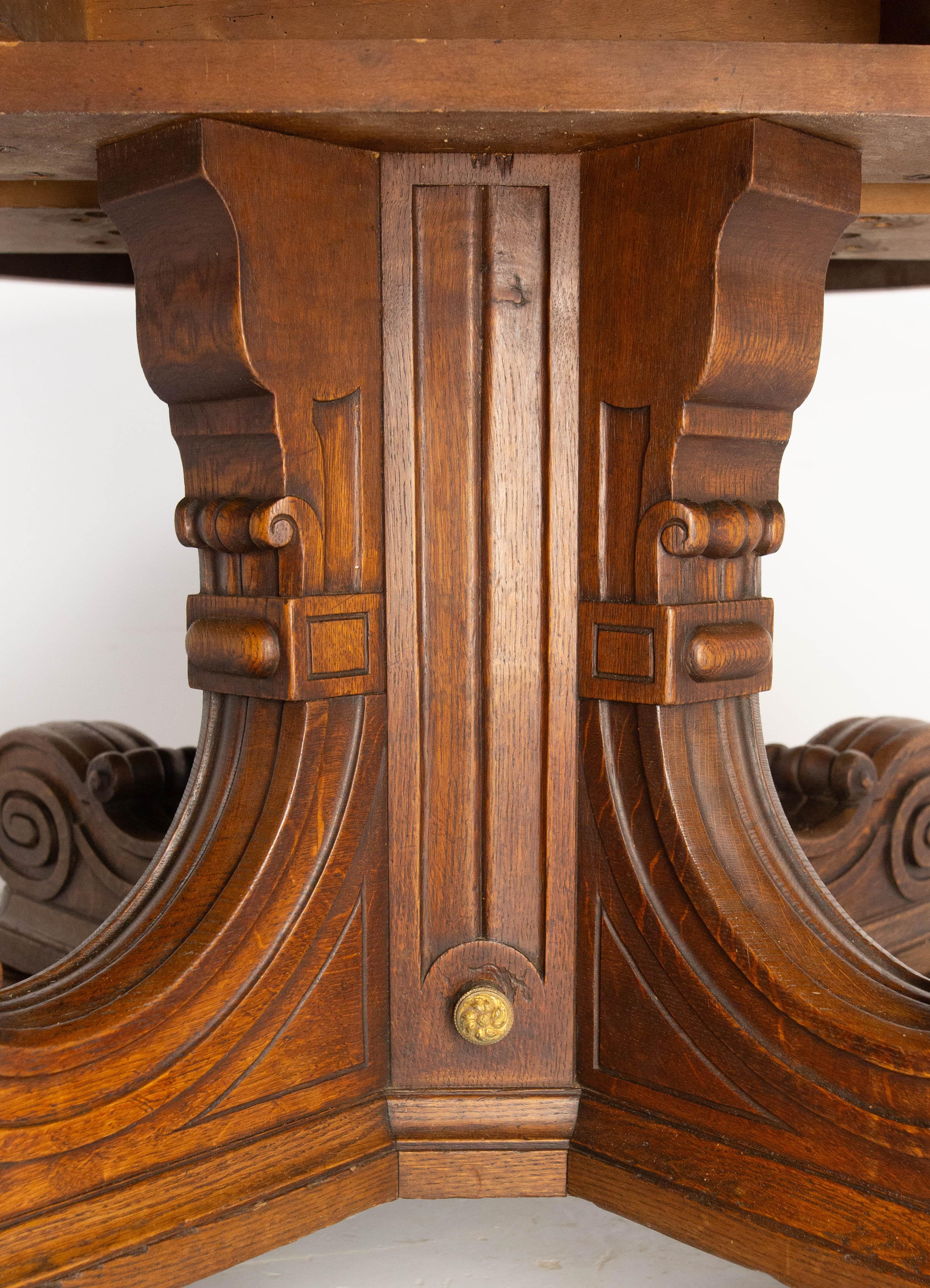 French Large Round Oak Dining Table, 19th Century For Sale 3