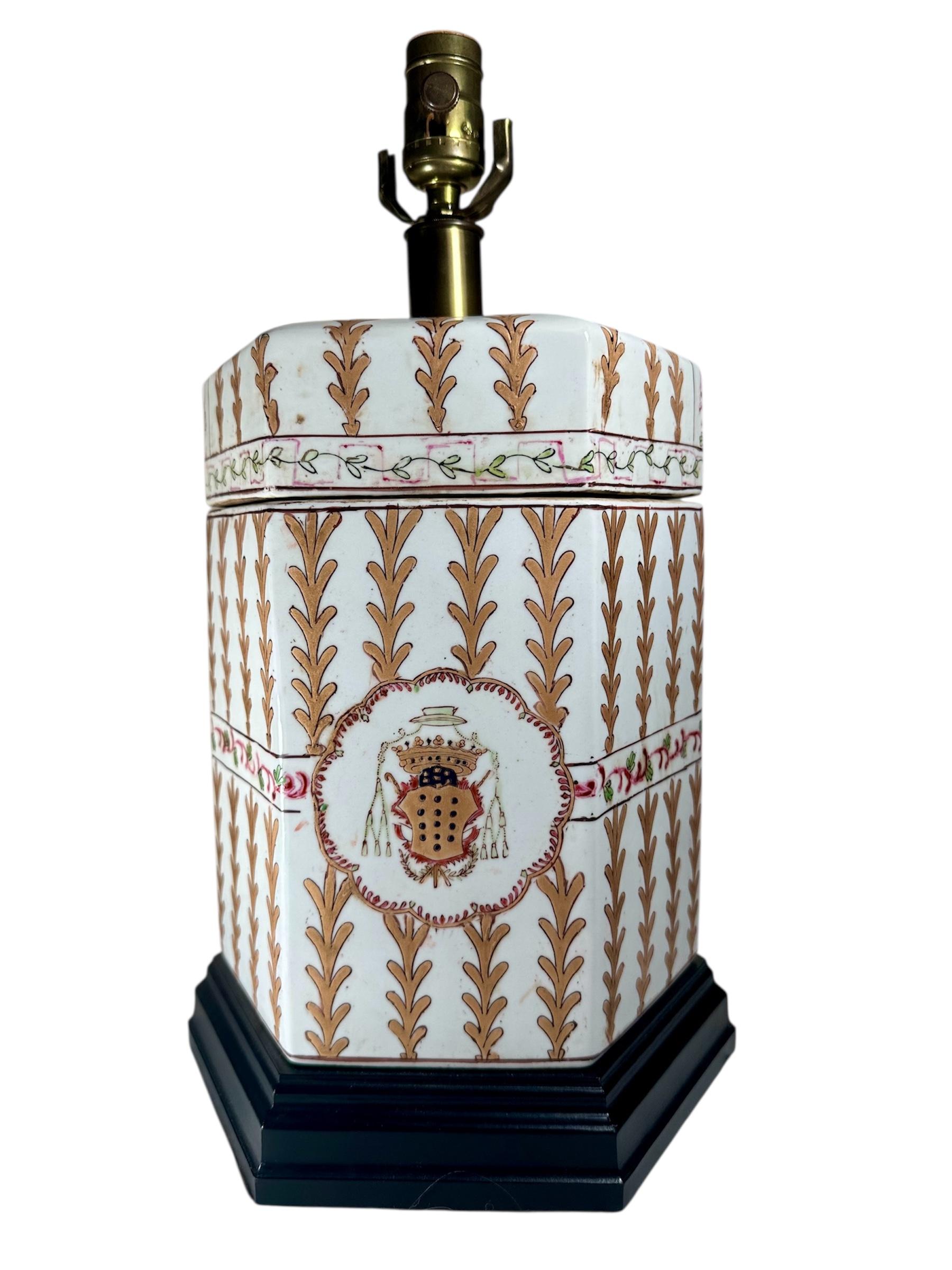 French Large Samson Chinese Export Style Porcelain Armorial Table Lamp For Sale 4