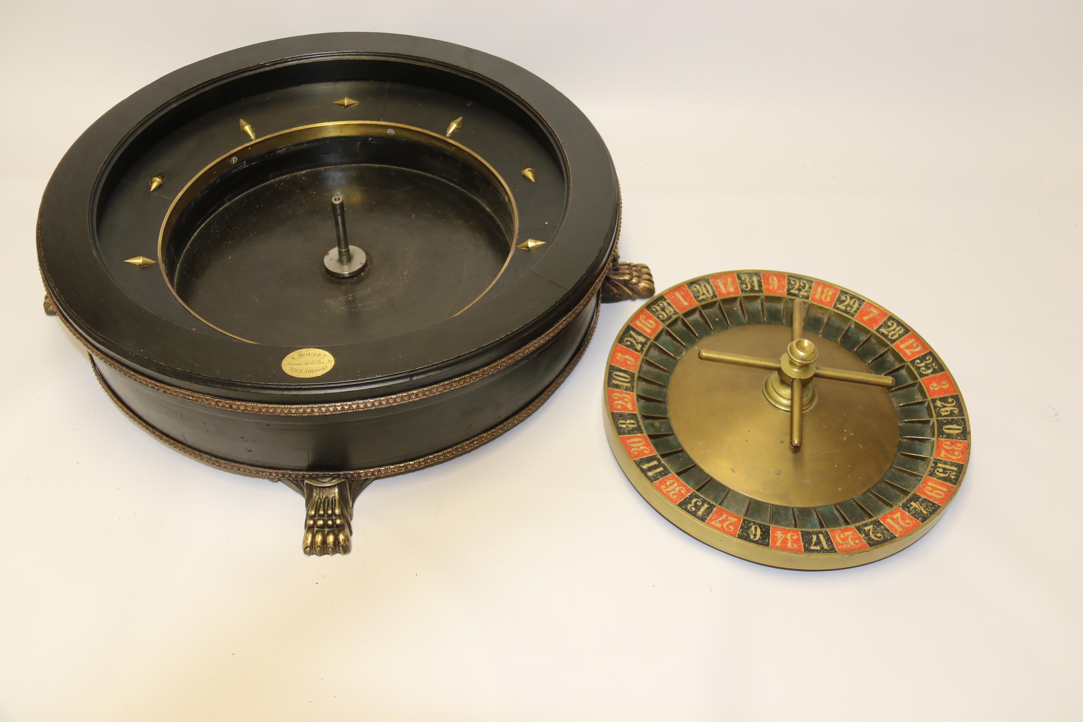 French Large Scale Roulette Wheel with Carrying Handles Raised on Clawed Feet For Sale 7
