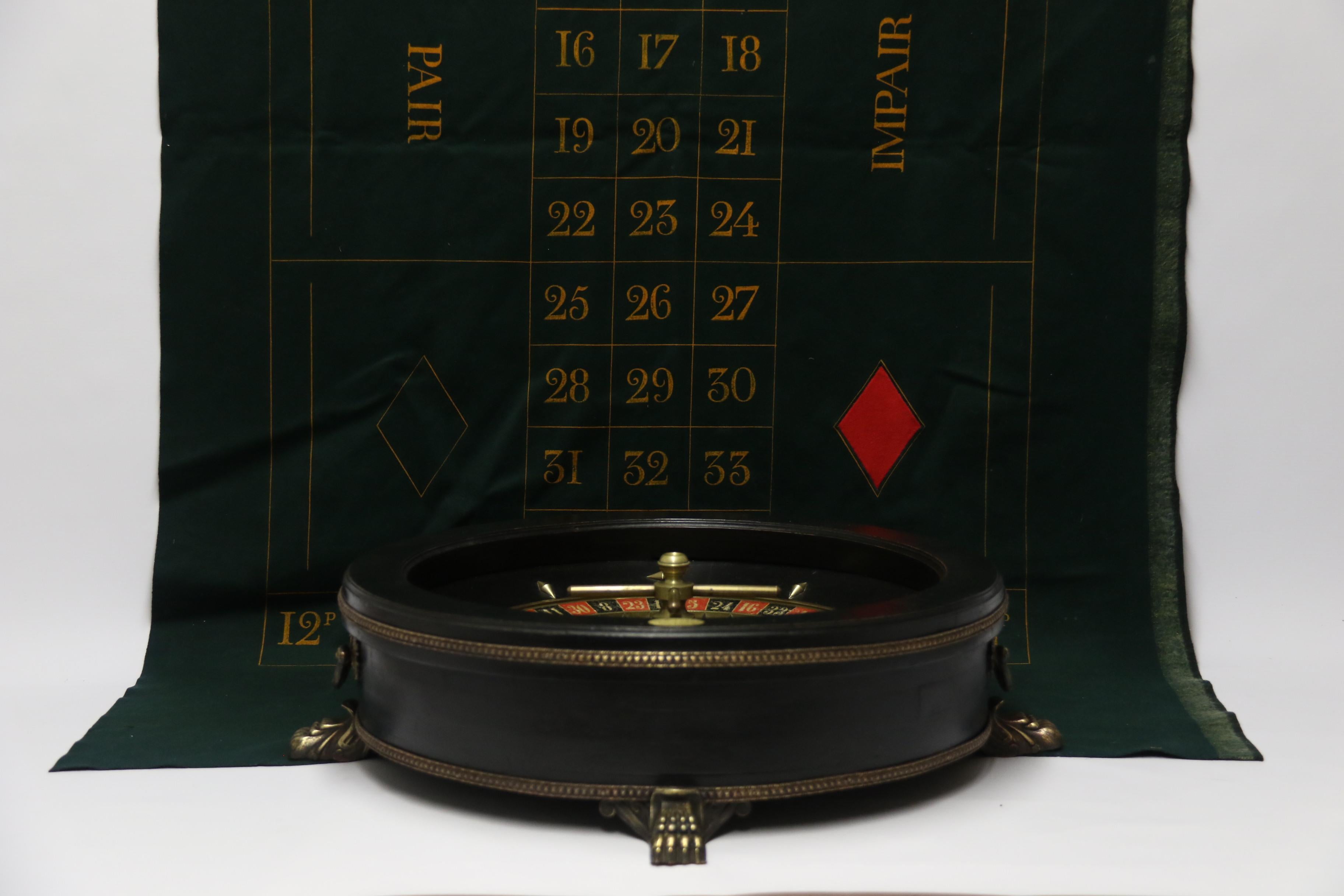 French Large Scale Roulette Wheel with Carrying Handles Raised on Clawed Feet For Sale 13