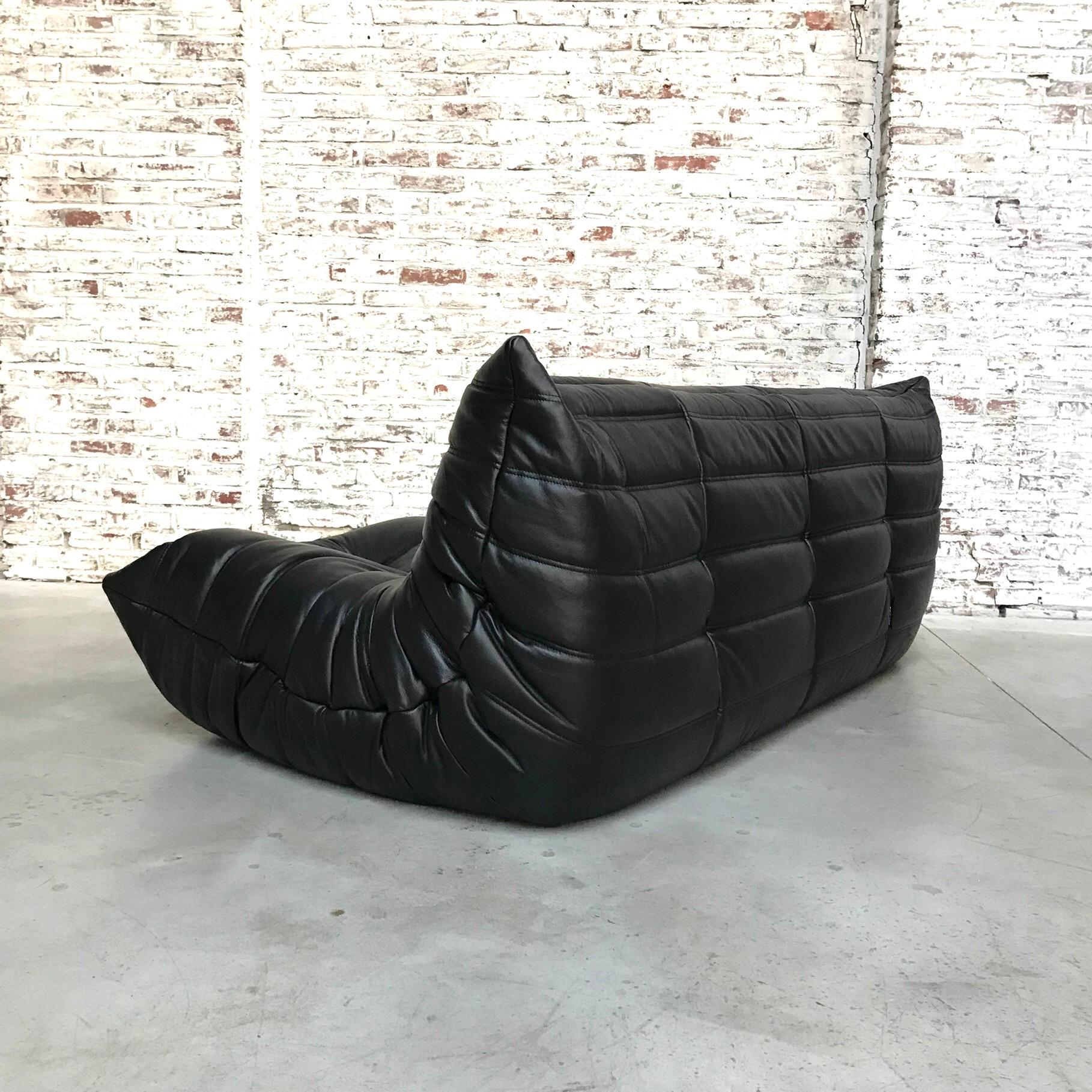French Large Togo Sofa in Black Leather by Michel Ducaroy for Ligne Roset In Excellent Condition For Sale In Eindhoven, Netherlands