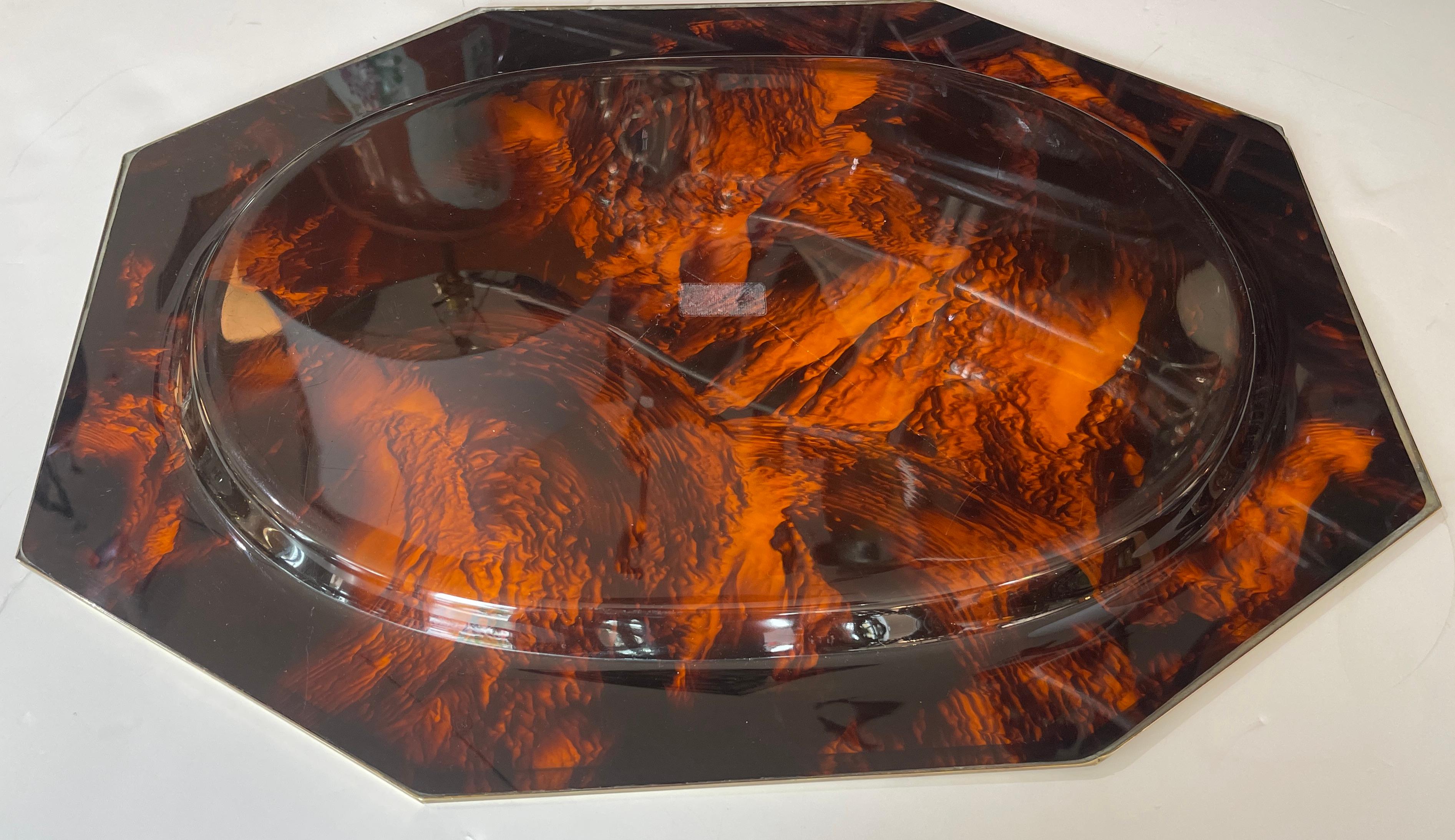French Large Tortoiseshell Lucite & Brass Rim Octagon Serving Tray en venta 4
