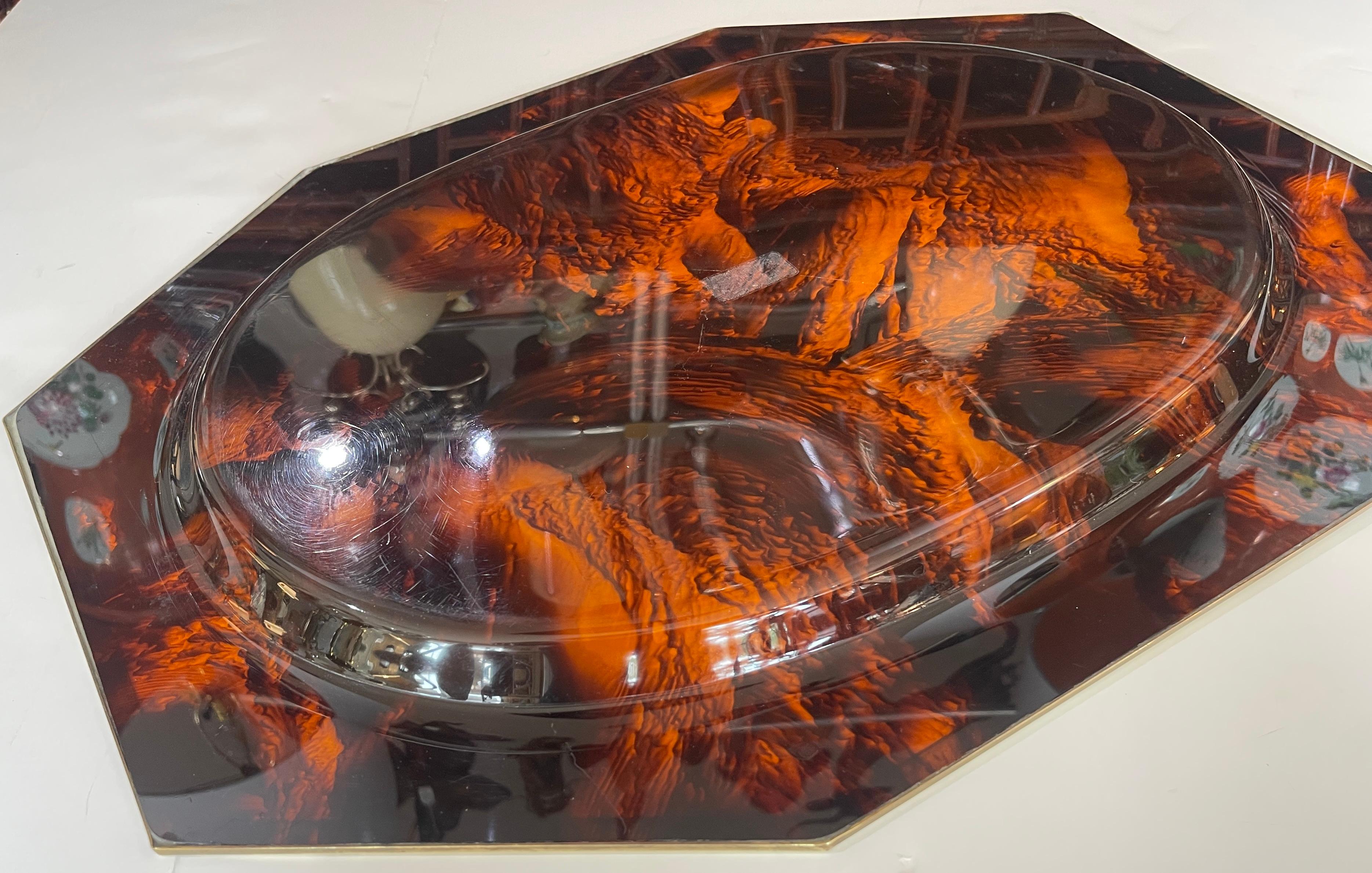 French Large Tortoiseshell Lucite & Brass Rim Octagon Serving Tray en venta 5