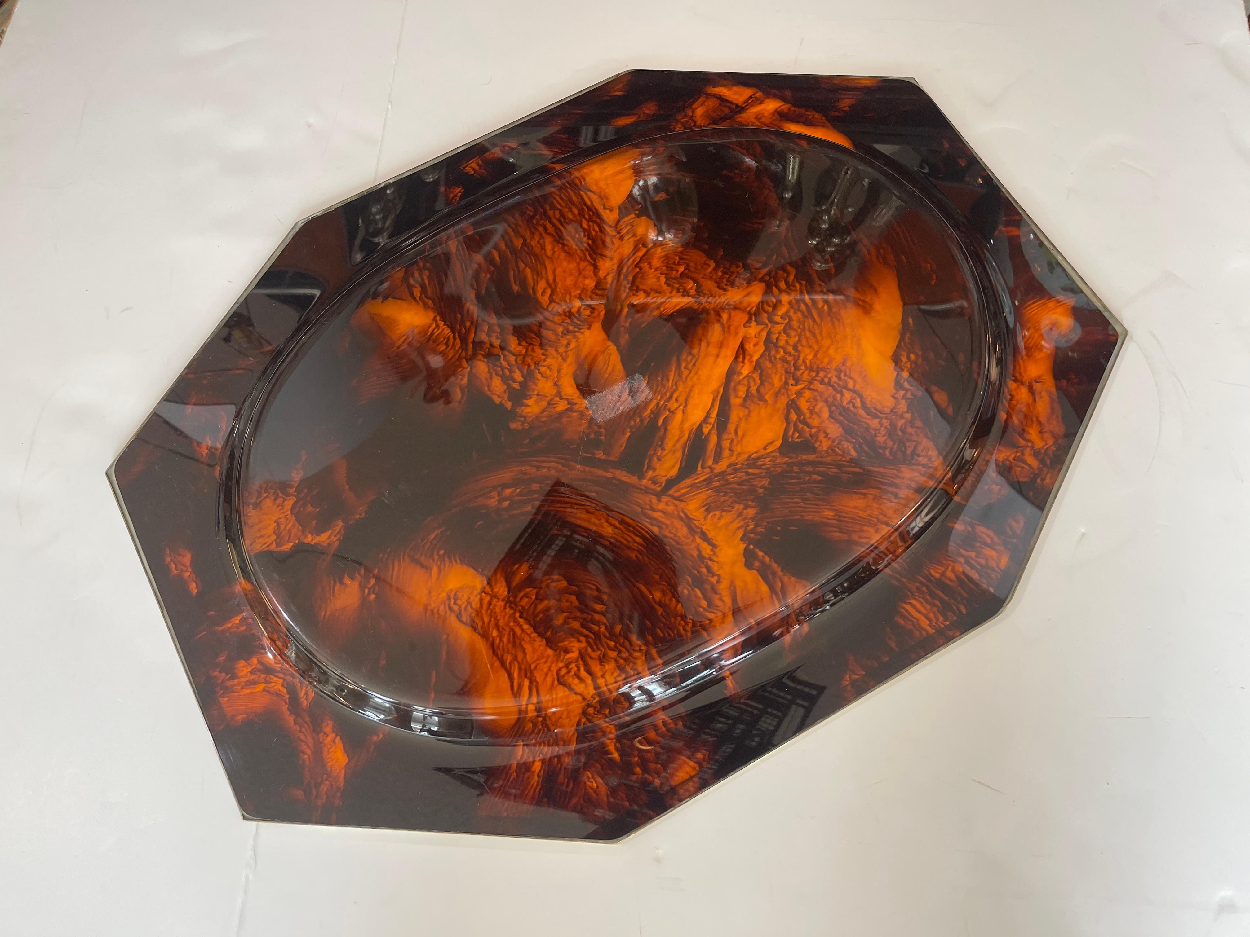 French Large Tortoiseshell Lucite & Brass Rim Octagon Serving Tray en venta 3