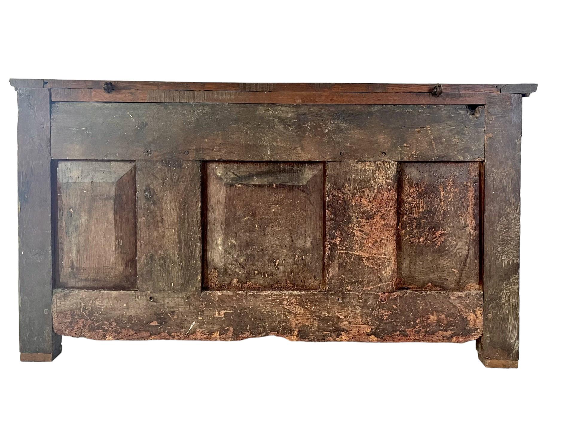 Große französische Truhenkommode - Gotische Eiche aus dem 16. Jahrhundert - Frankreich (Holz) im Angebot