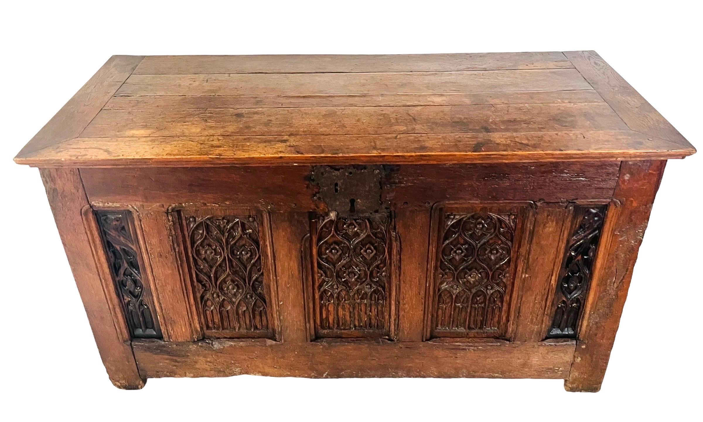 French Large Trunk- Chest - Gothic oak from the 16th century - France For Sale 2