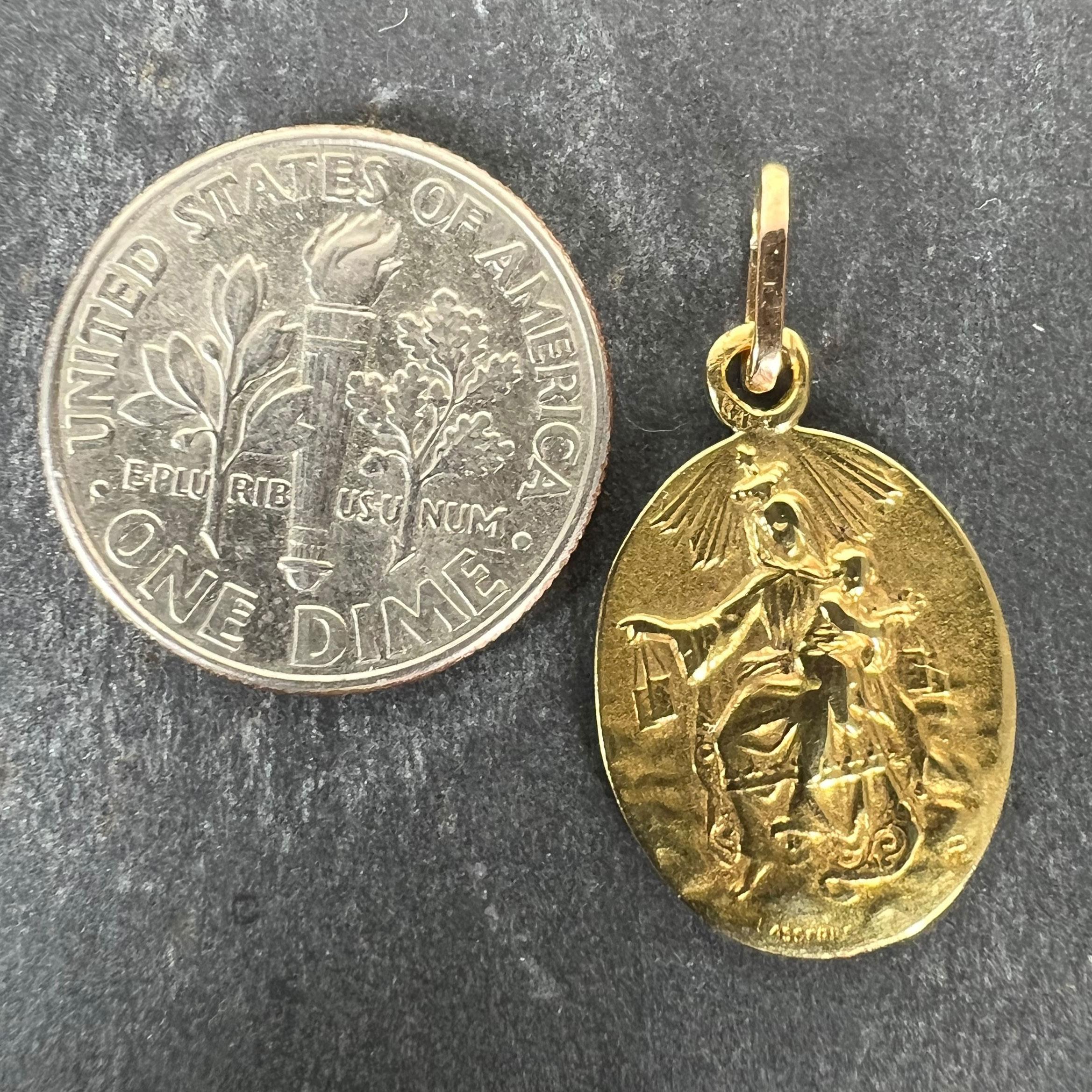 French Lasserre St Scapulaire Madonna Sacred Heart 18K Yellow Gold Medal Pendant in vendita 6
