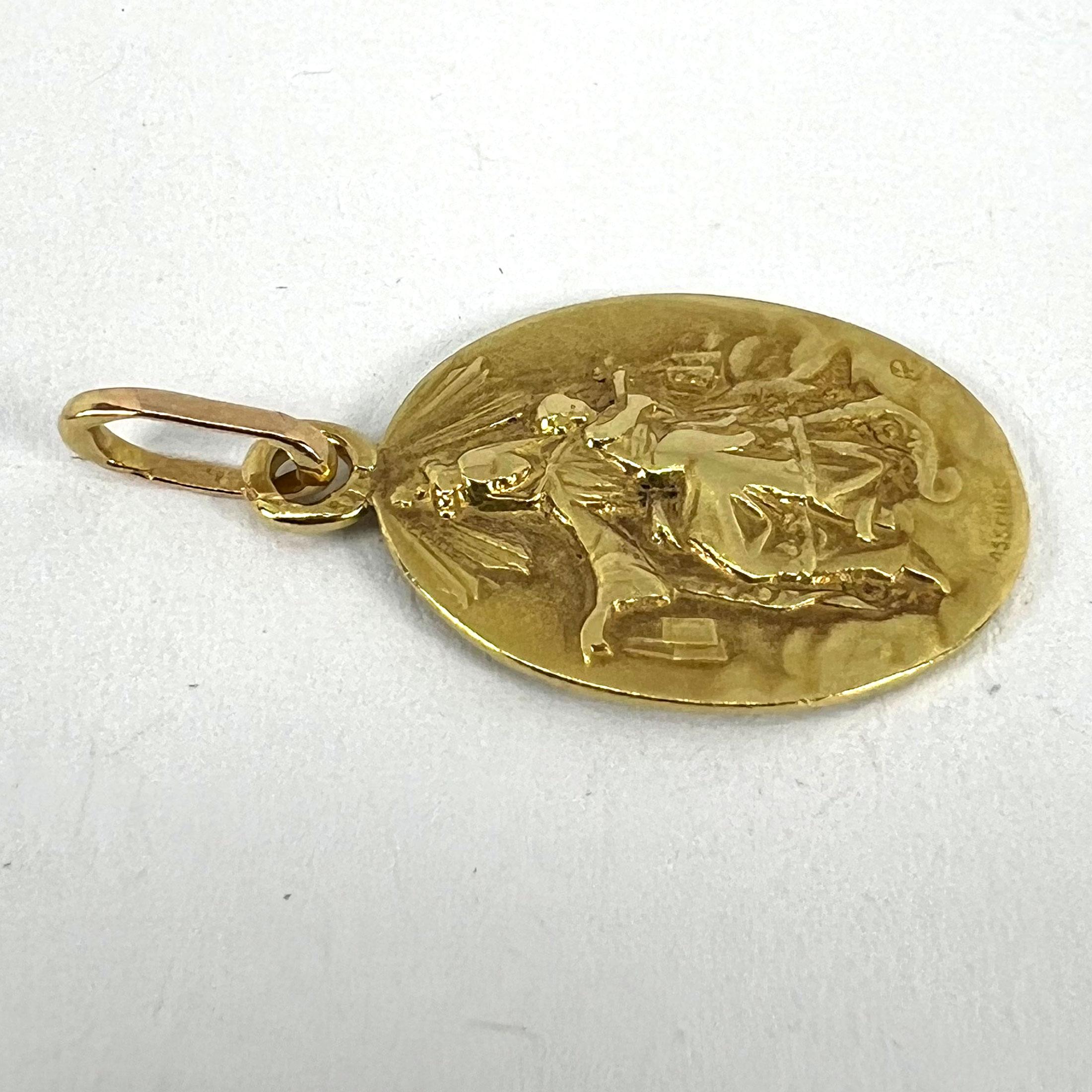 French Lasserre St Scapulaire Madonna Sacred Heart 18K Yellow Gold Medal Pendant in vendita 10