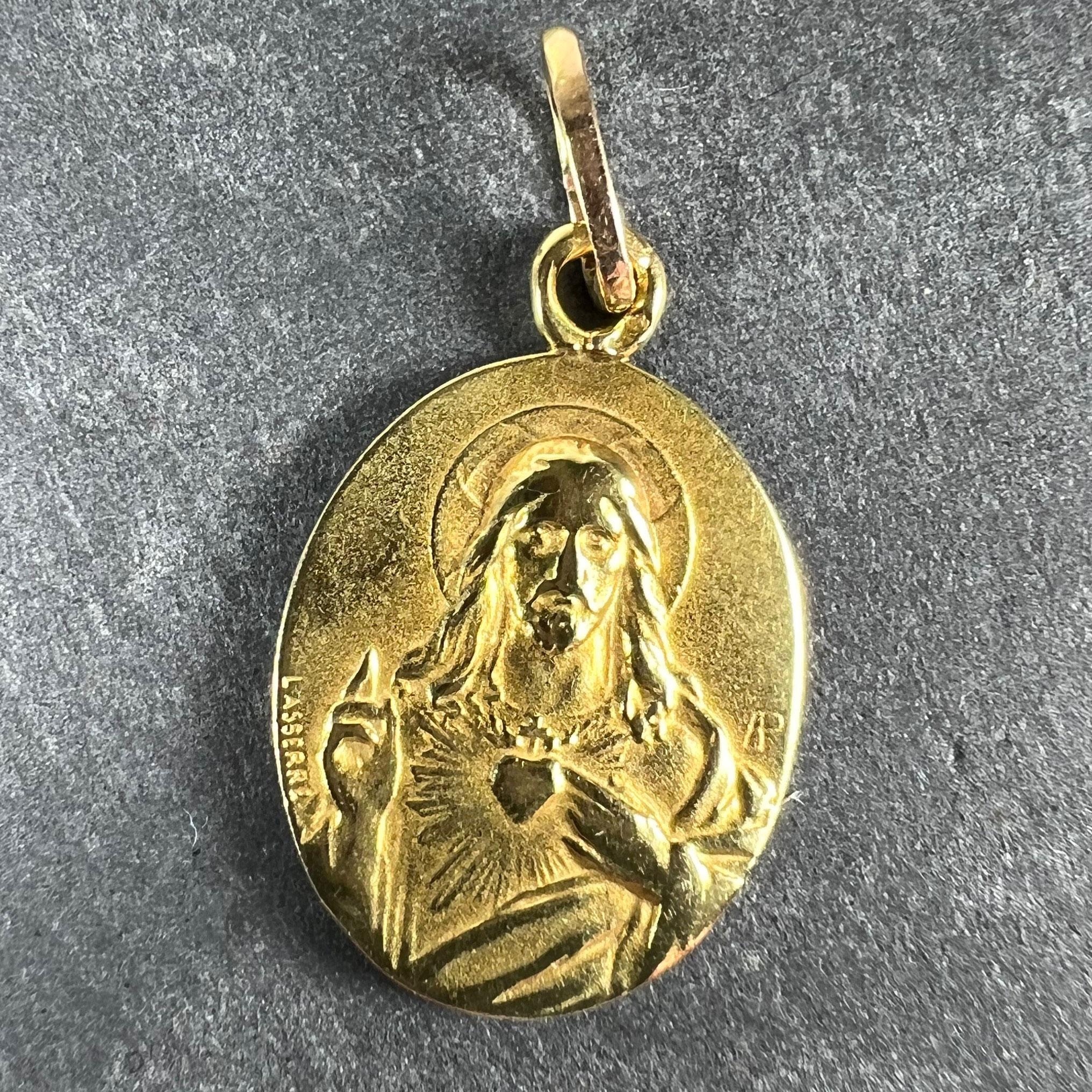 French Lasserre St Scapulaire Madonna Sacred Heart 18K Yellow Gold Medal Pendant In condizioni buone in vendita a London, GB