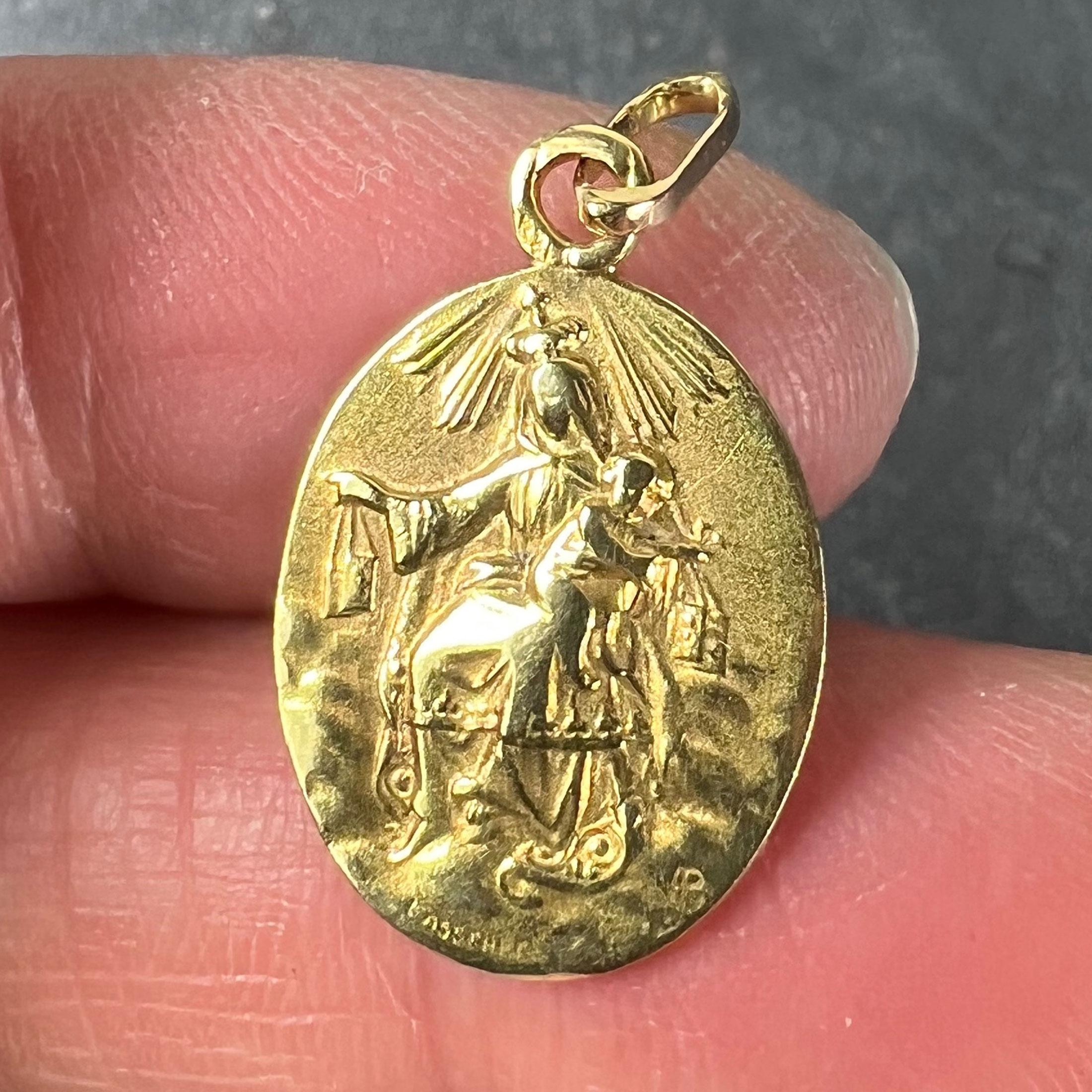 French Lasserre St Scapulaire Madonna Sacred Heart 18K Yellow Gold Medal Pendant in vendita 1