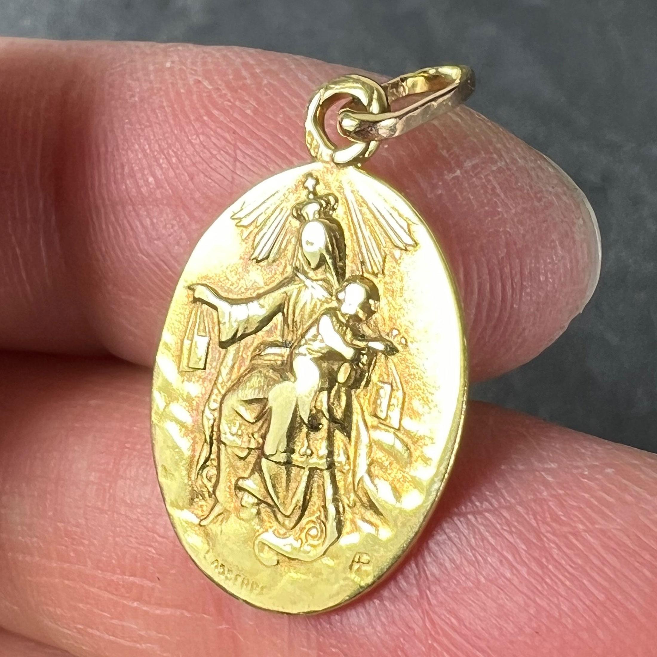 French Lasserre St Scapulaire Madonna Sacred Heart 18K Yellow Gold Medal Pendant in vendita 2