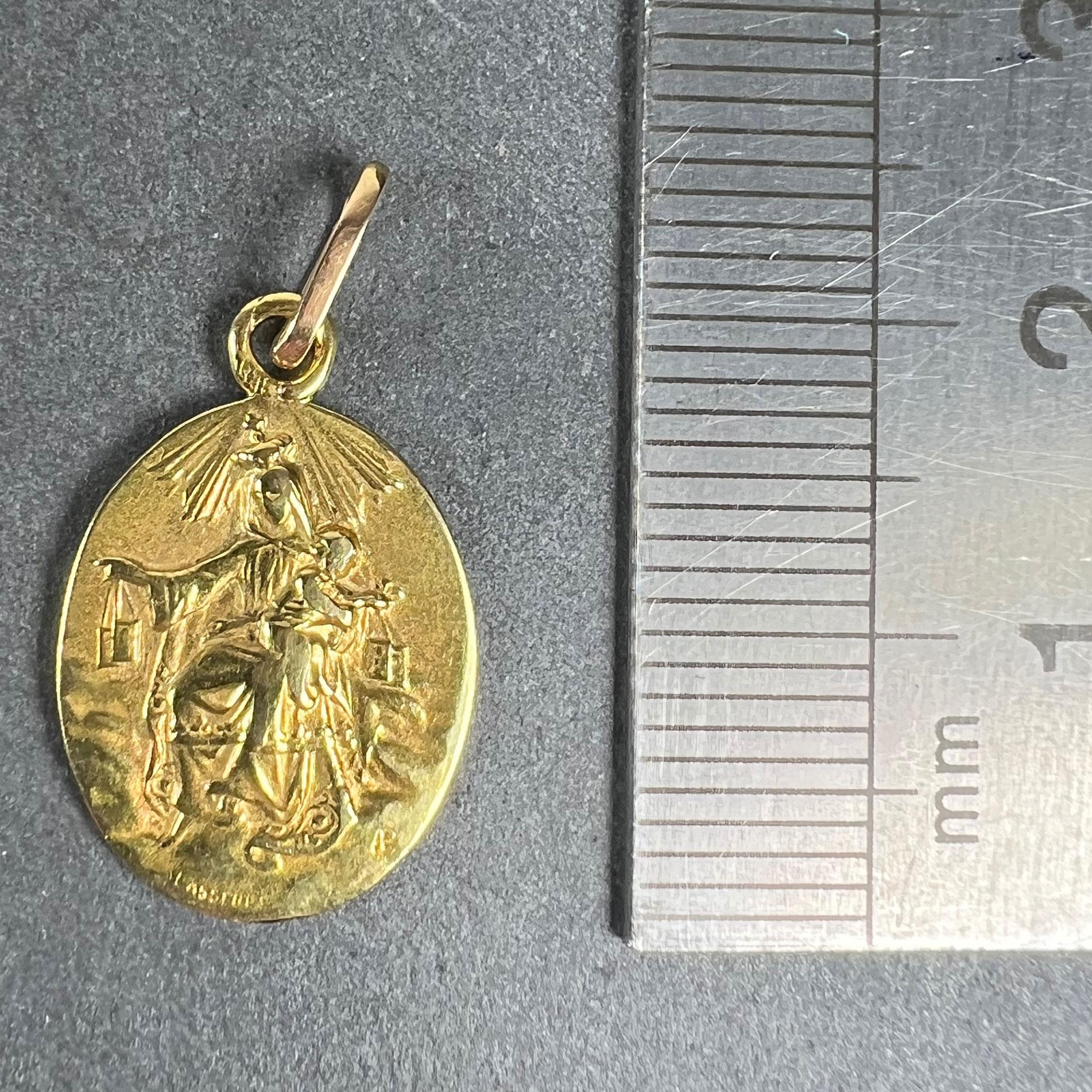 French Lasserre St Scapulaire Madonna Sacred Heart 18K Yellow Gold Medal Pendant in vendita 5