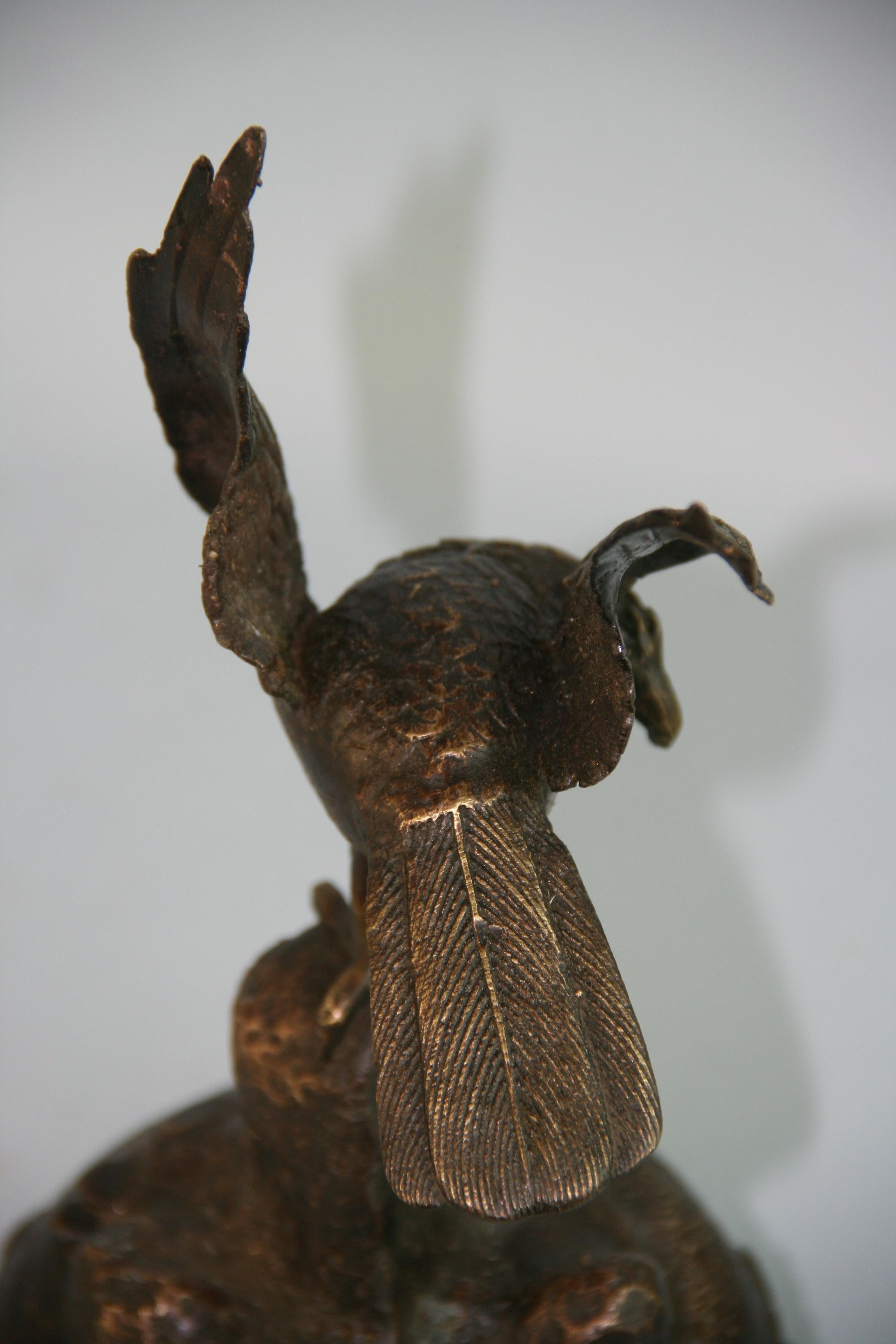 Japanisch  Hawk Room Guardian aus Bronzeguss  Bildhauerei im Angebot 7