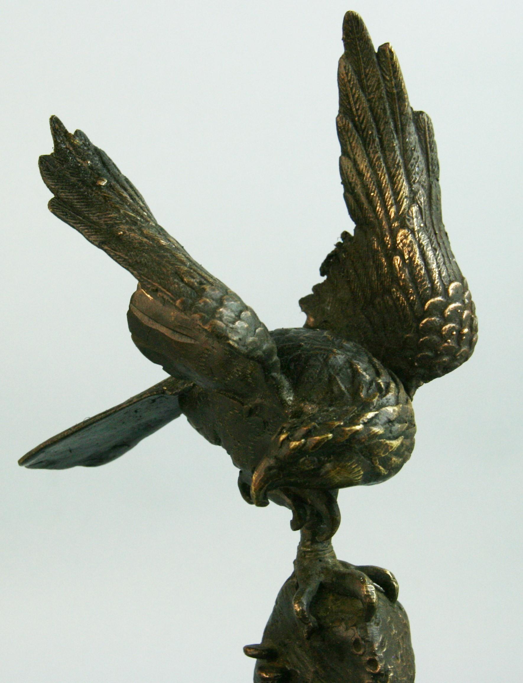 Japanese  Cast Bronze Hawk Room Guardian  Sculpture In Good Condition For Sale In Douglas Manor, NY