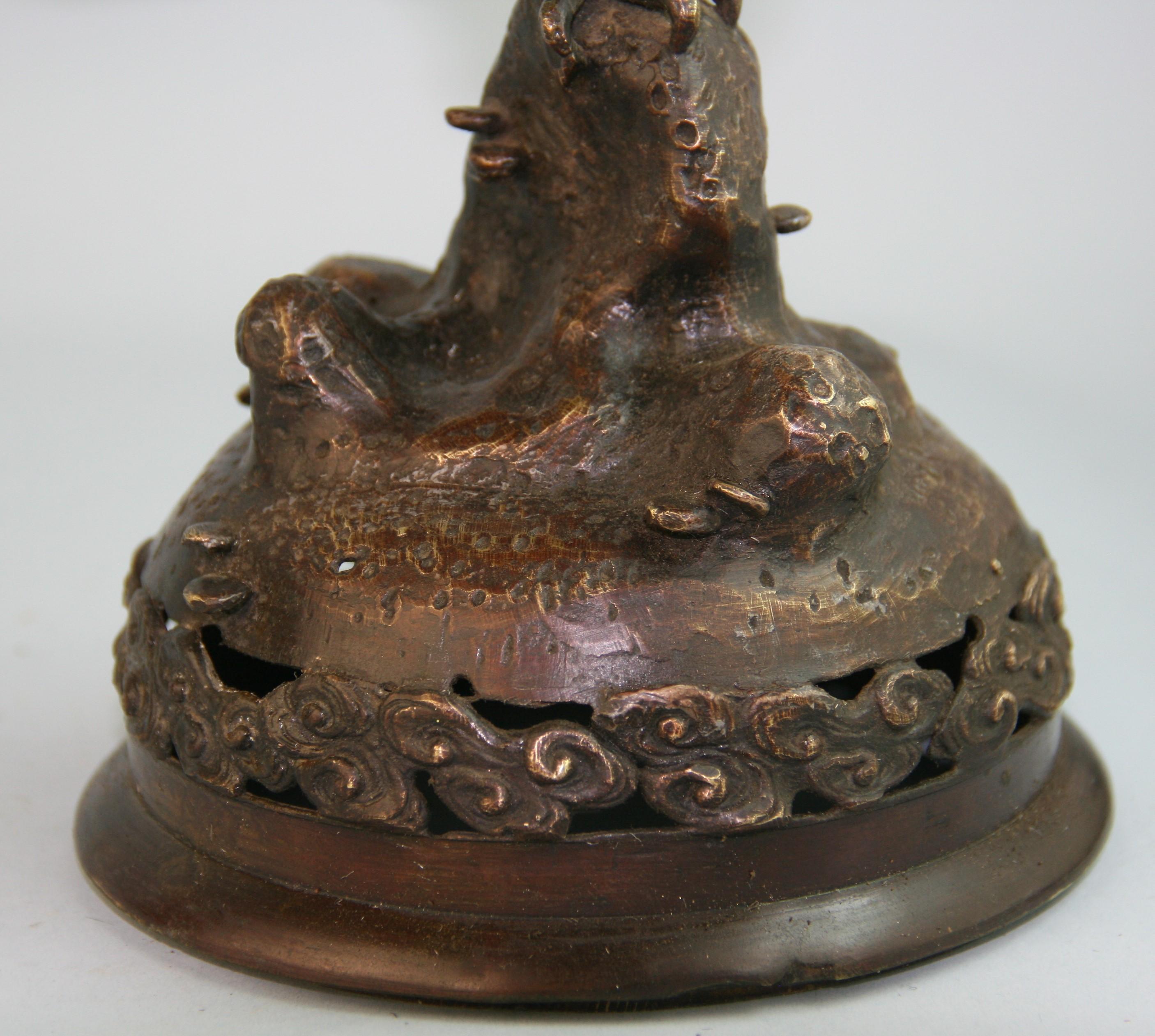 Japanisch  Hawk Room Guardian aus Bronzeguss  Bildhauerei (Frühes 20. Jahrhundert) im Angebot
