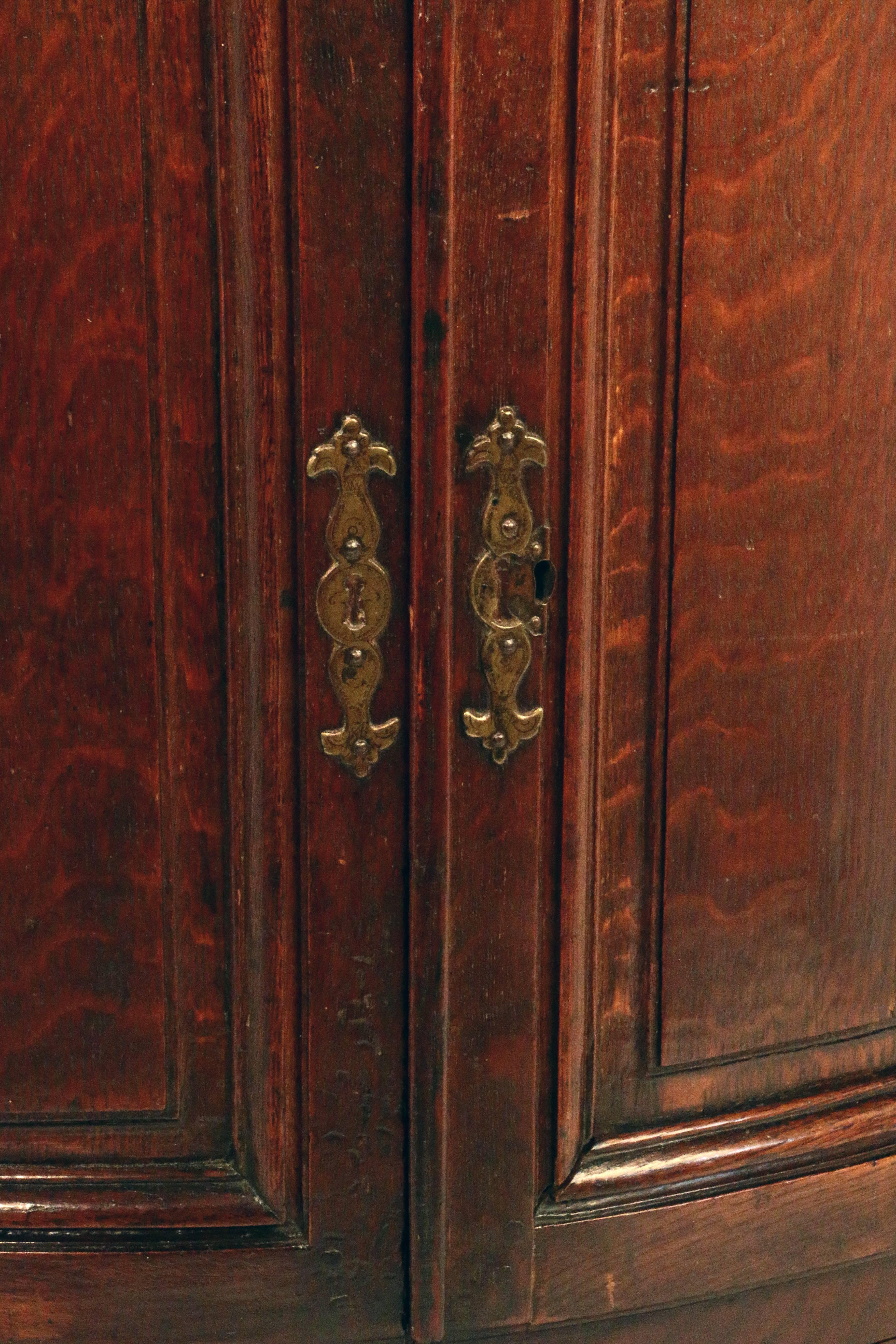 French Late 18th Century Oak Corner Cabinet 2