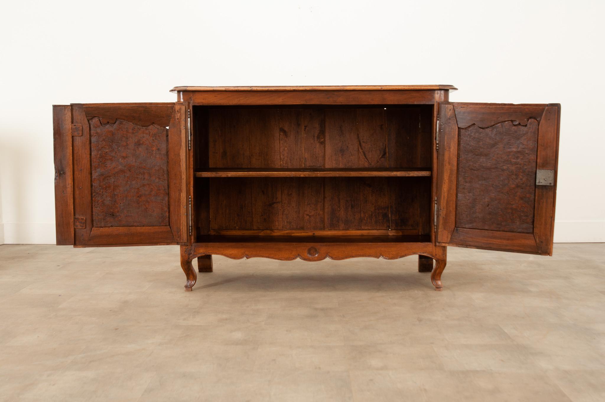 French Late 18th Century Burl Walnut Buffet For Sale 3