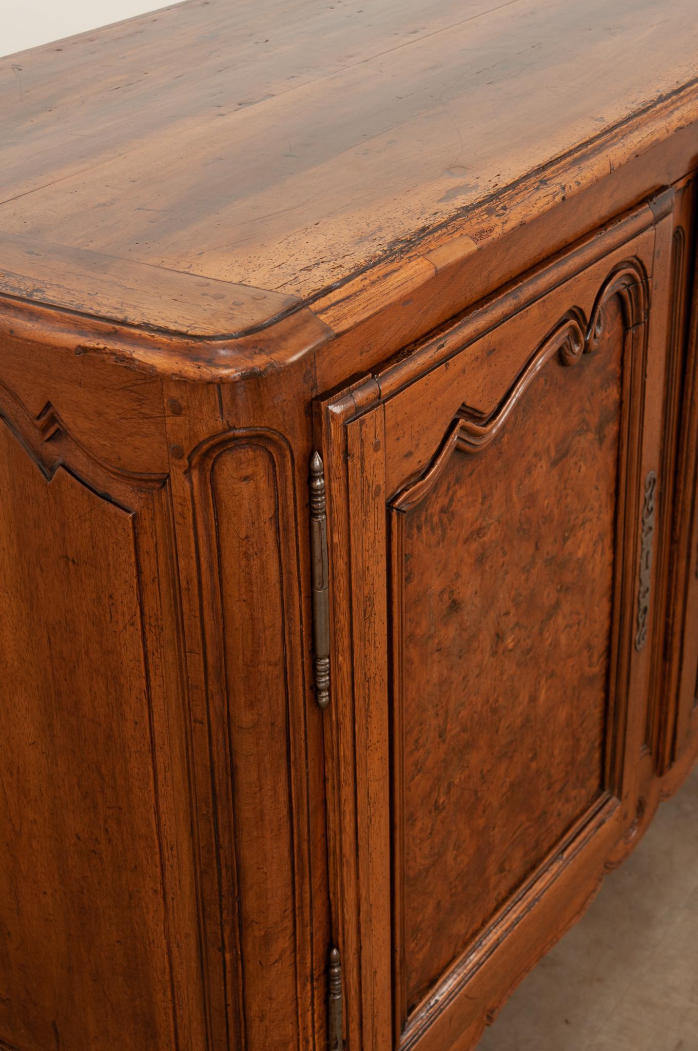 French Late 18th Century Burl Walnut Buffet For Sale 4