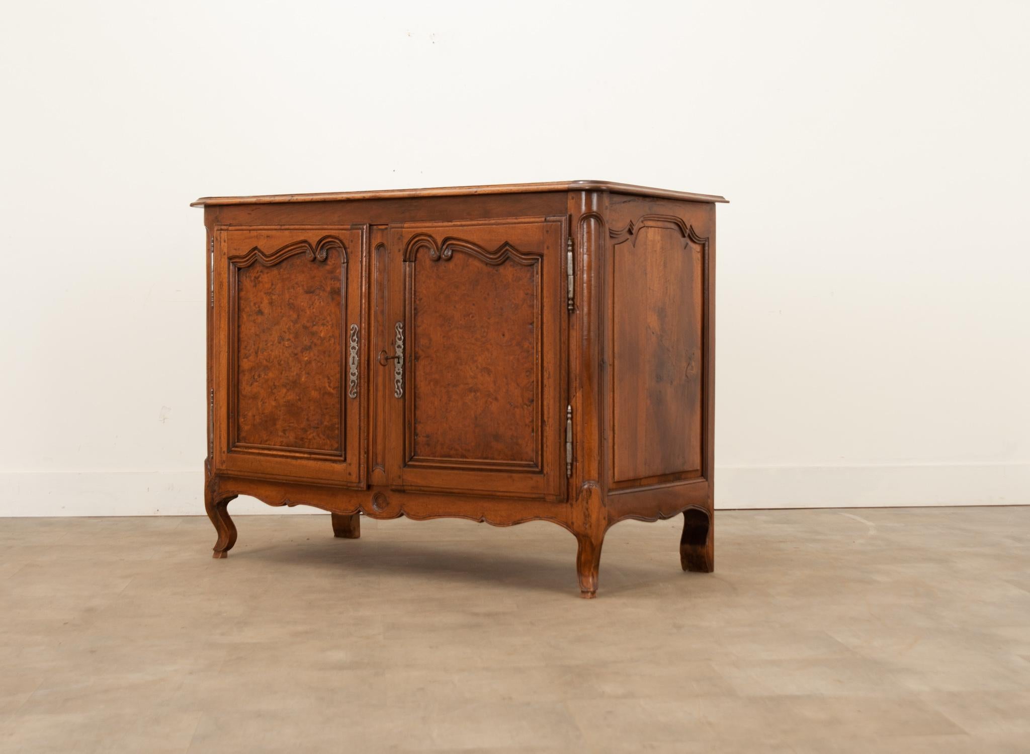 French Late 18th Century Burl Walnut Buffet For Sale 2