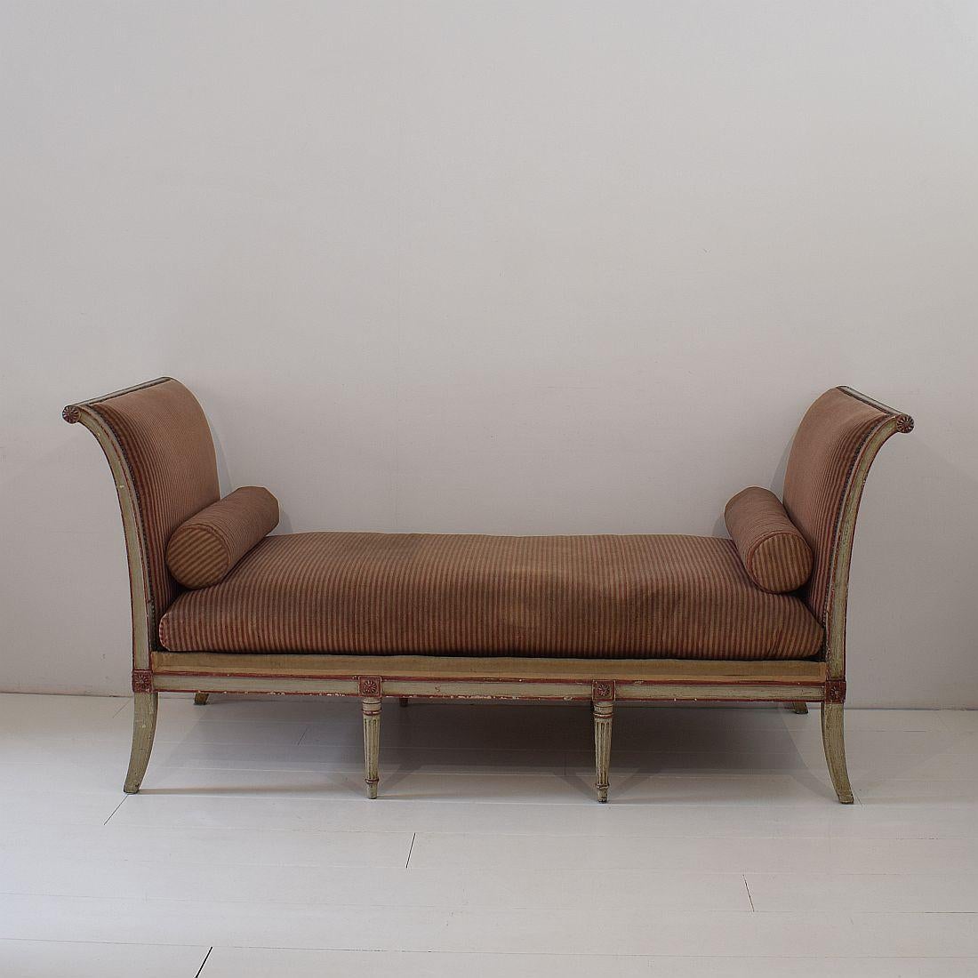 French Late 18th Century Directoire Daybed/ Banquette In Good Condition In Buisson, FR