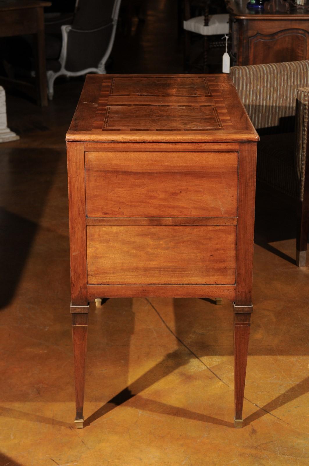 French Late 18th Century Directoire Period Inlaid Commode with Tapered Legs In Good Condition For Sale In Atlanta, GA