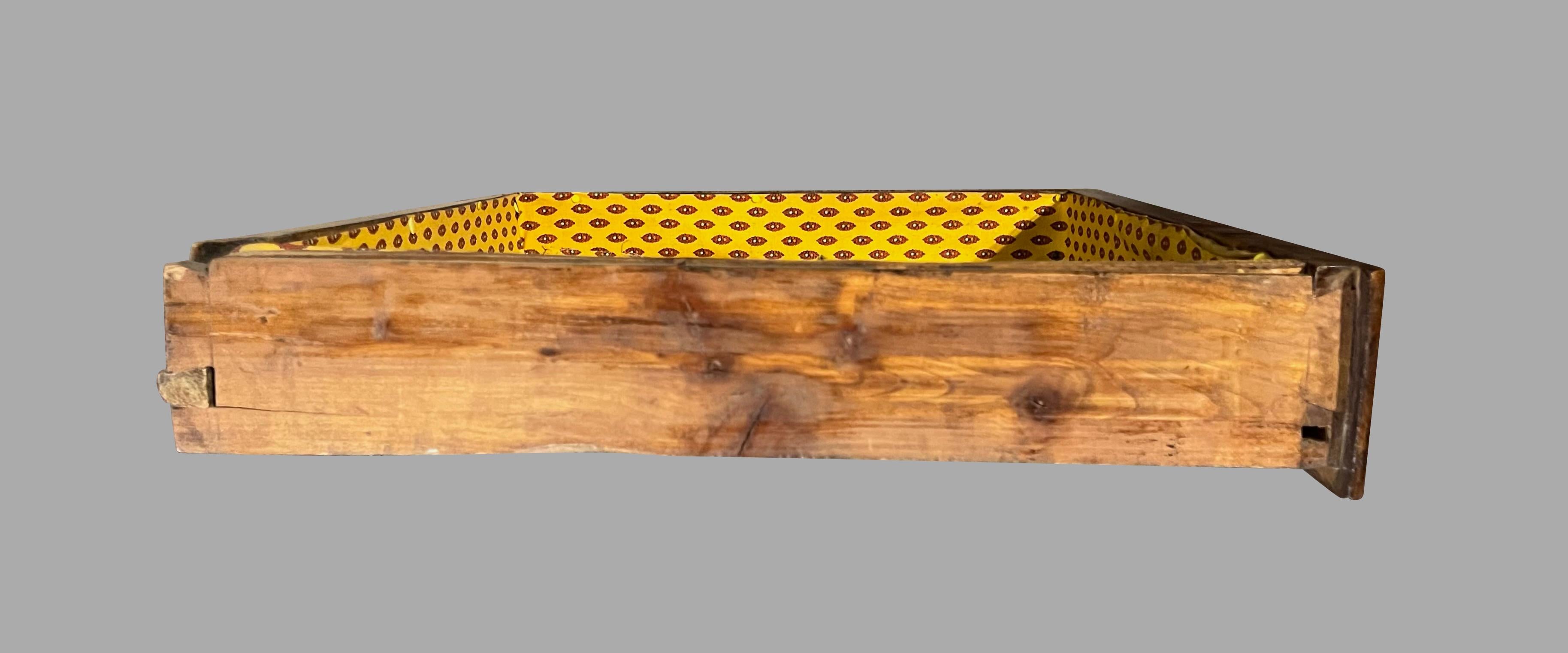 Mesa de granja francesa de madera de frutal de finales del siglo XVIII con patas cabriolé y un cajón en venta 9
