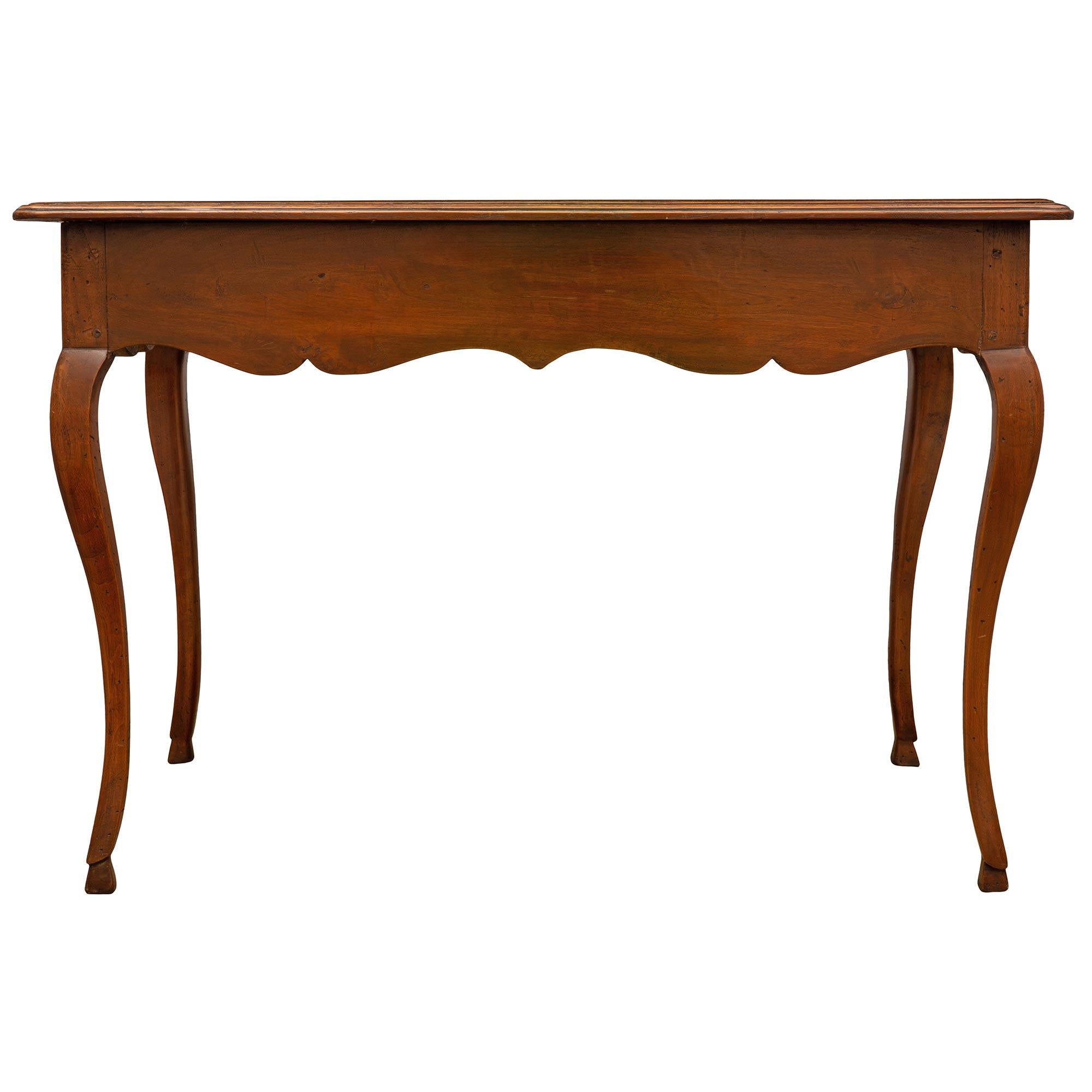 XVIIIe siècle et antérieur Table de bureau/table d'appoint en chêne d'époque Louis XV de la fin du XVIIIe siècle français en vente