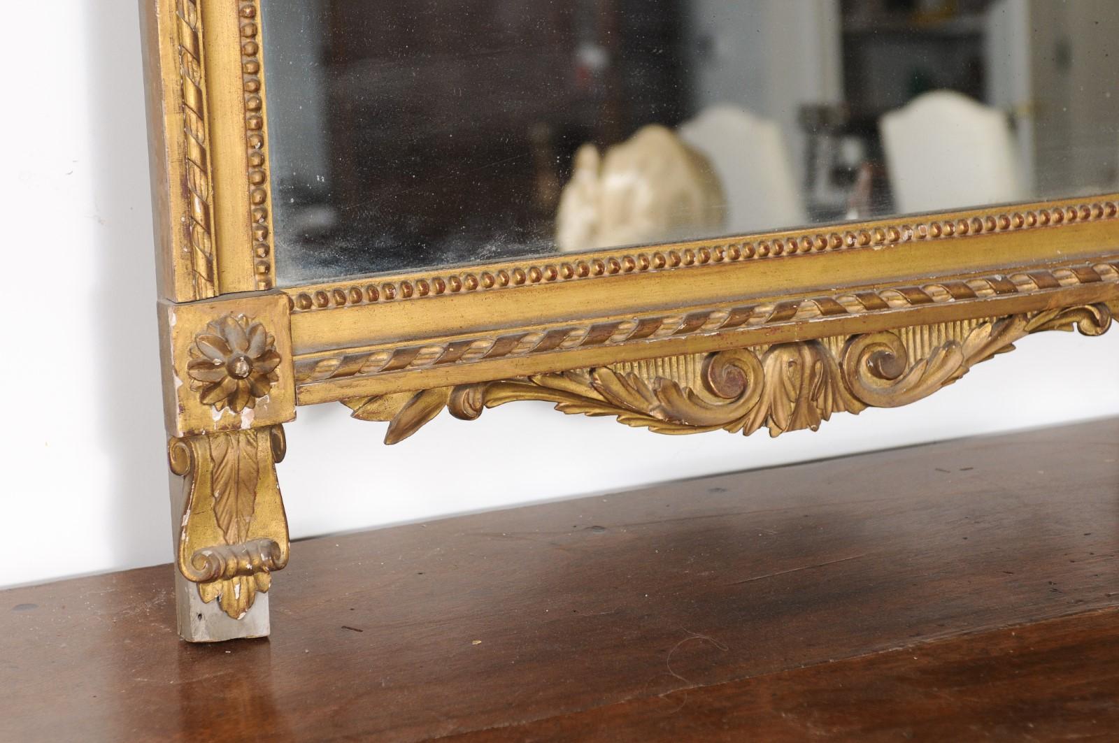 Miroir français de la fin du XVIIIe siècle en bois doré d'époque Louis XVI avec crête sculptée en vente 5