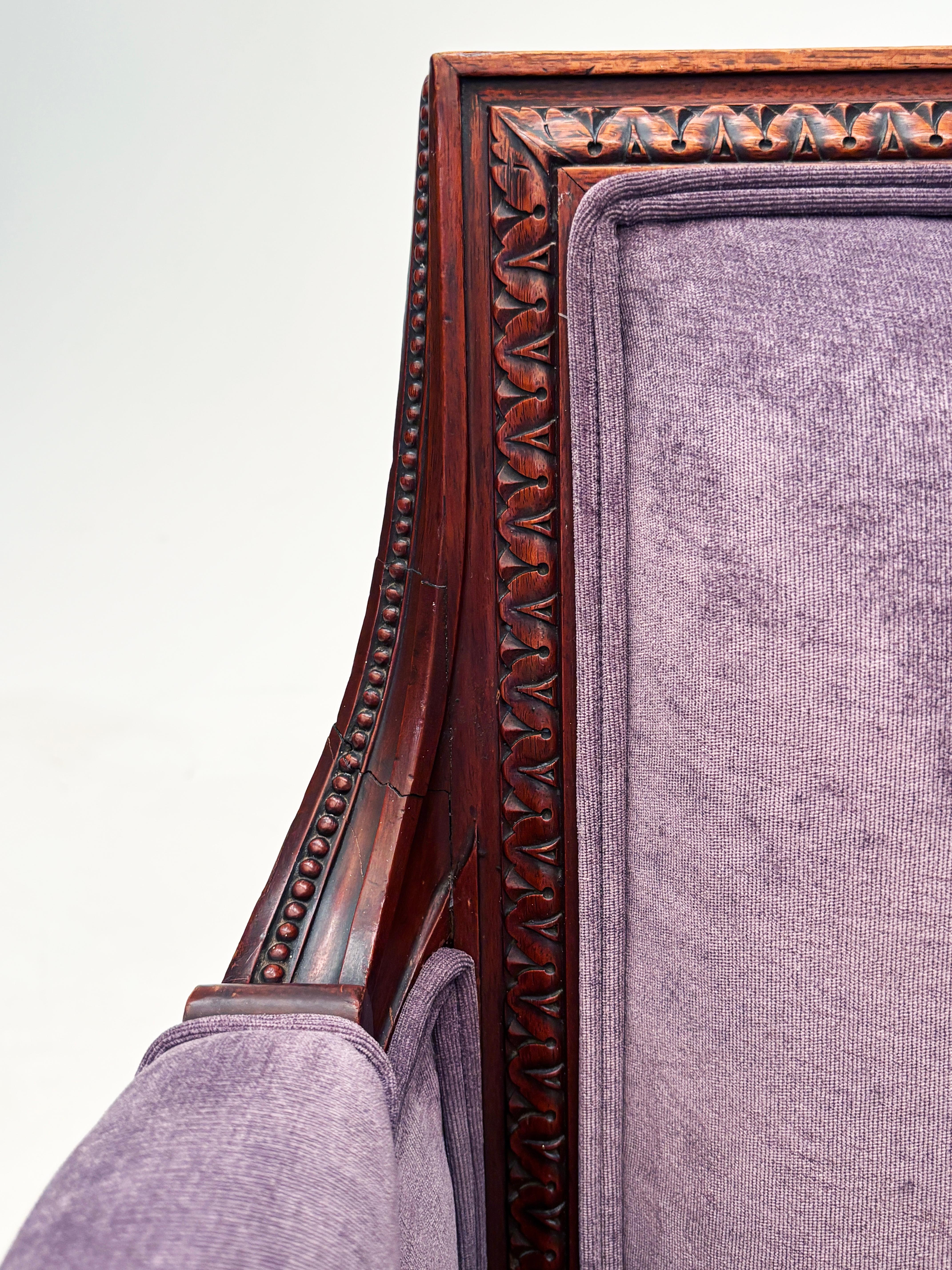 French Late 18th Century Louis XVI Style Settee For Sale 5