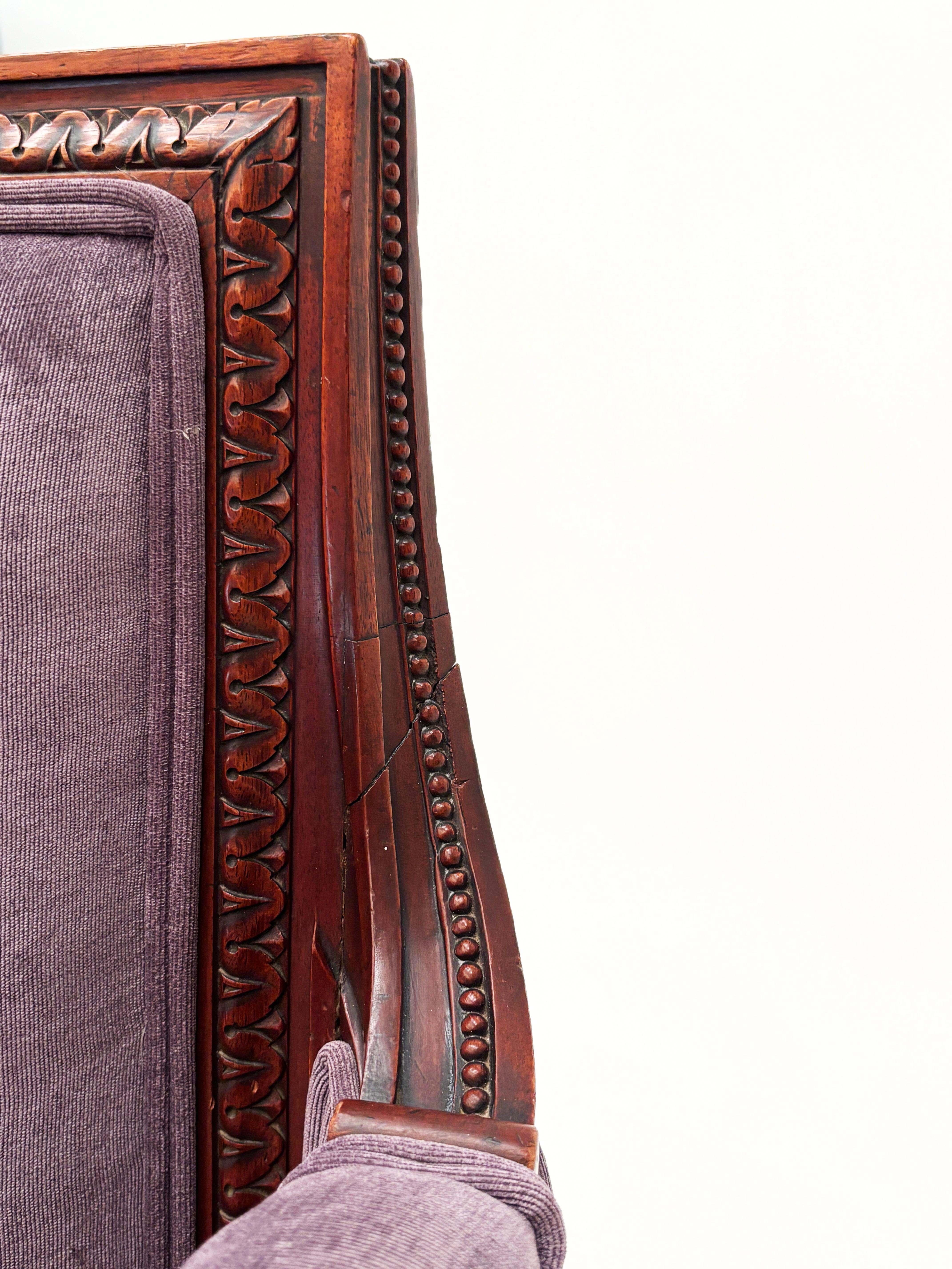 French Late 18th Century Louis XVI Style Settee For Sale 6