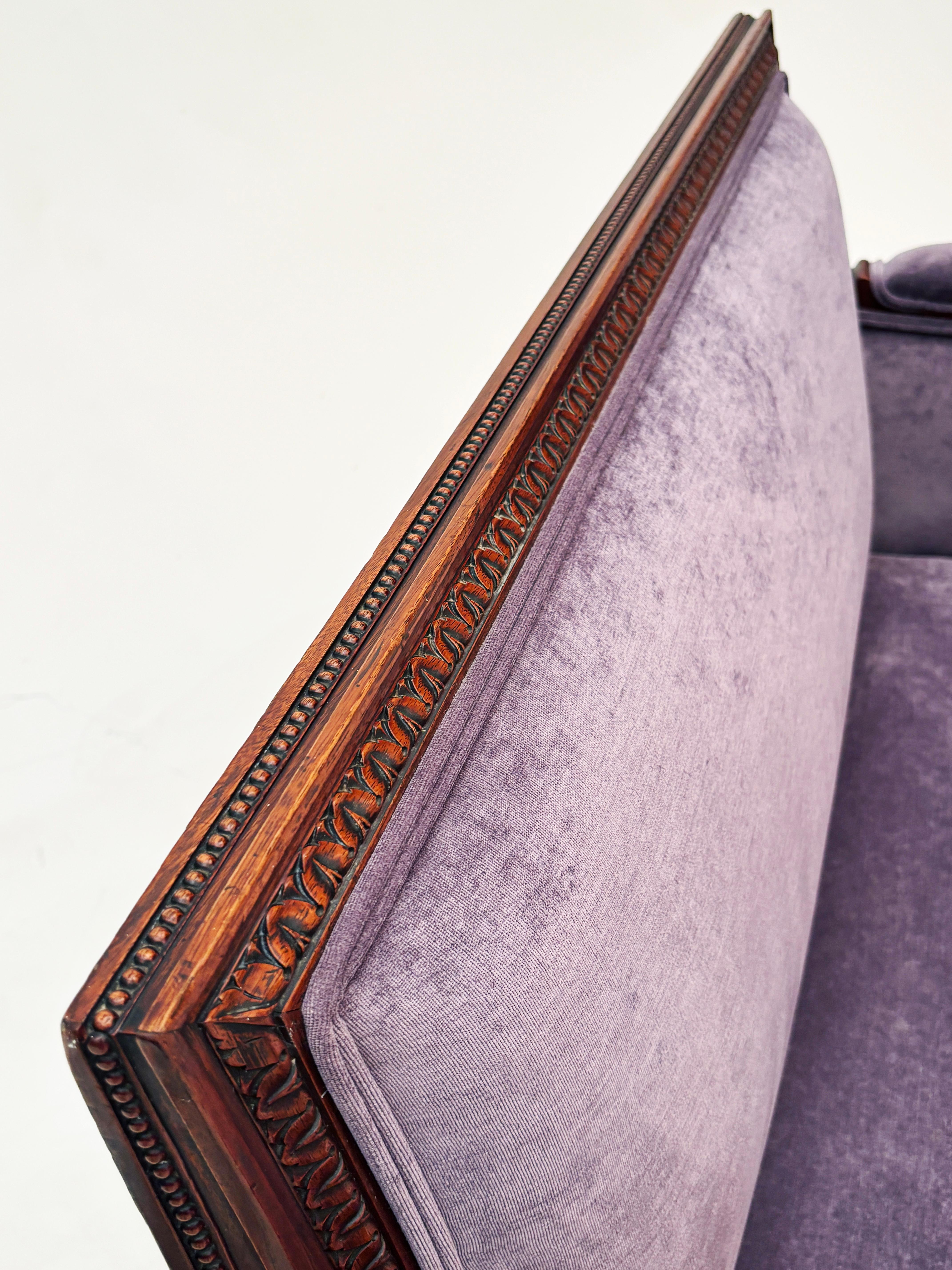 French Late 18th Century Louis XVI Style Settee For Sale 8