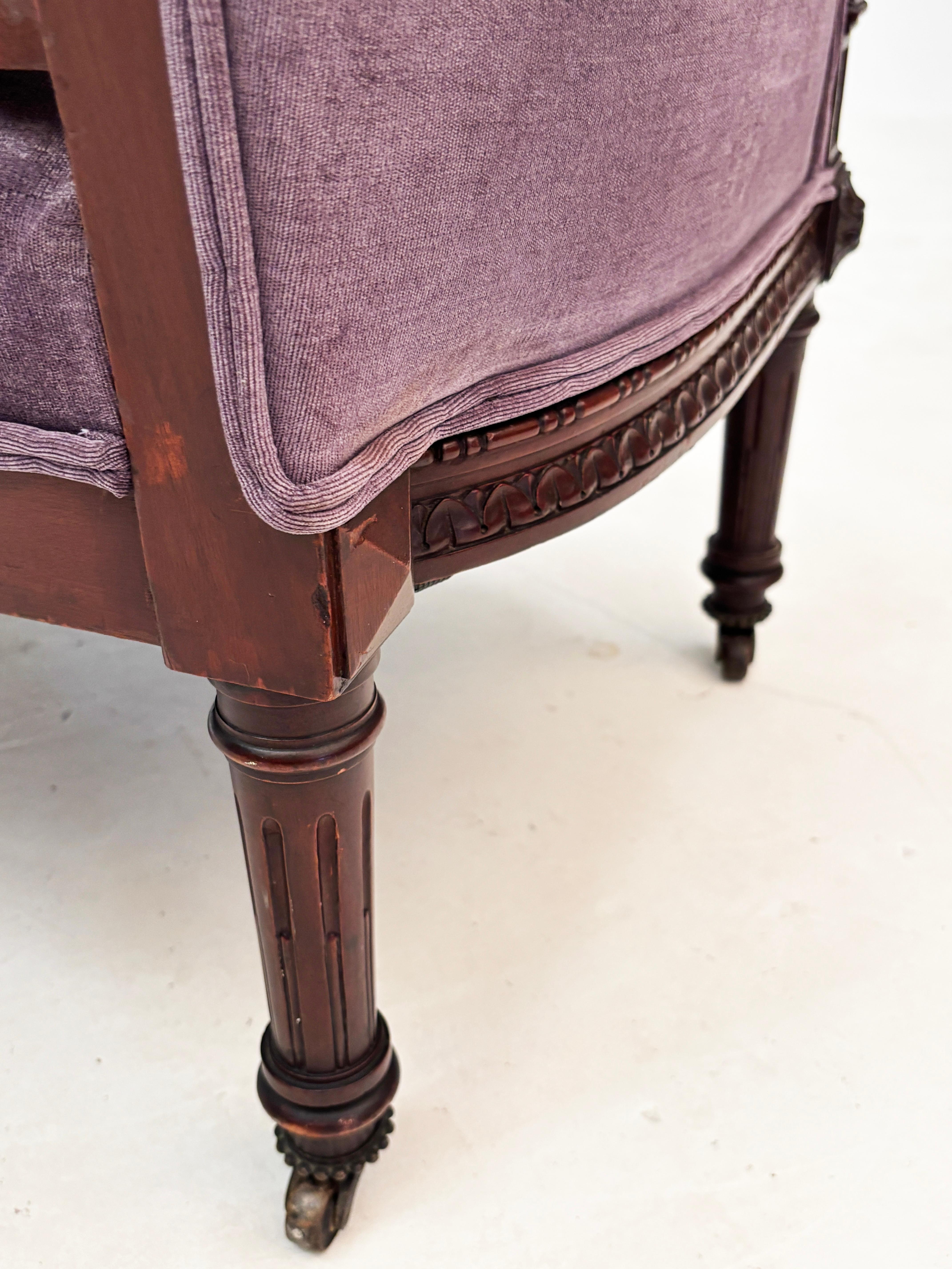 French Late 18th Century Louis XVI Style Settee For Sale 9