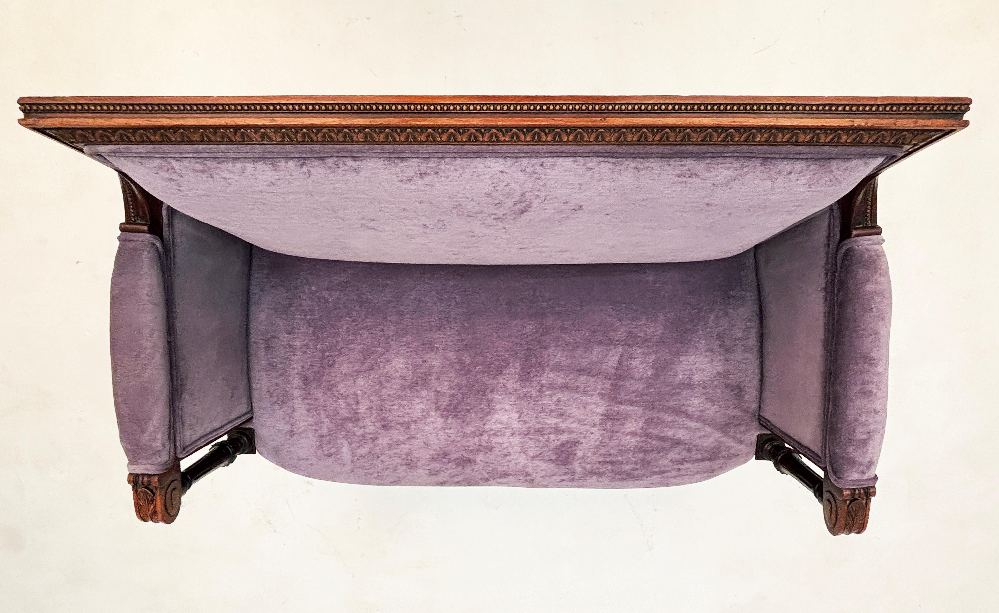 French Late 18th Century Louis XVI Style Settee For Sale 11