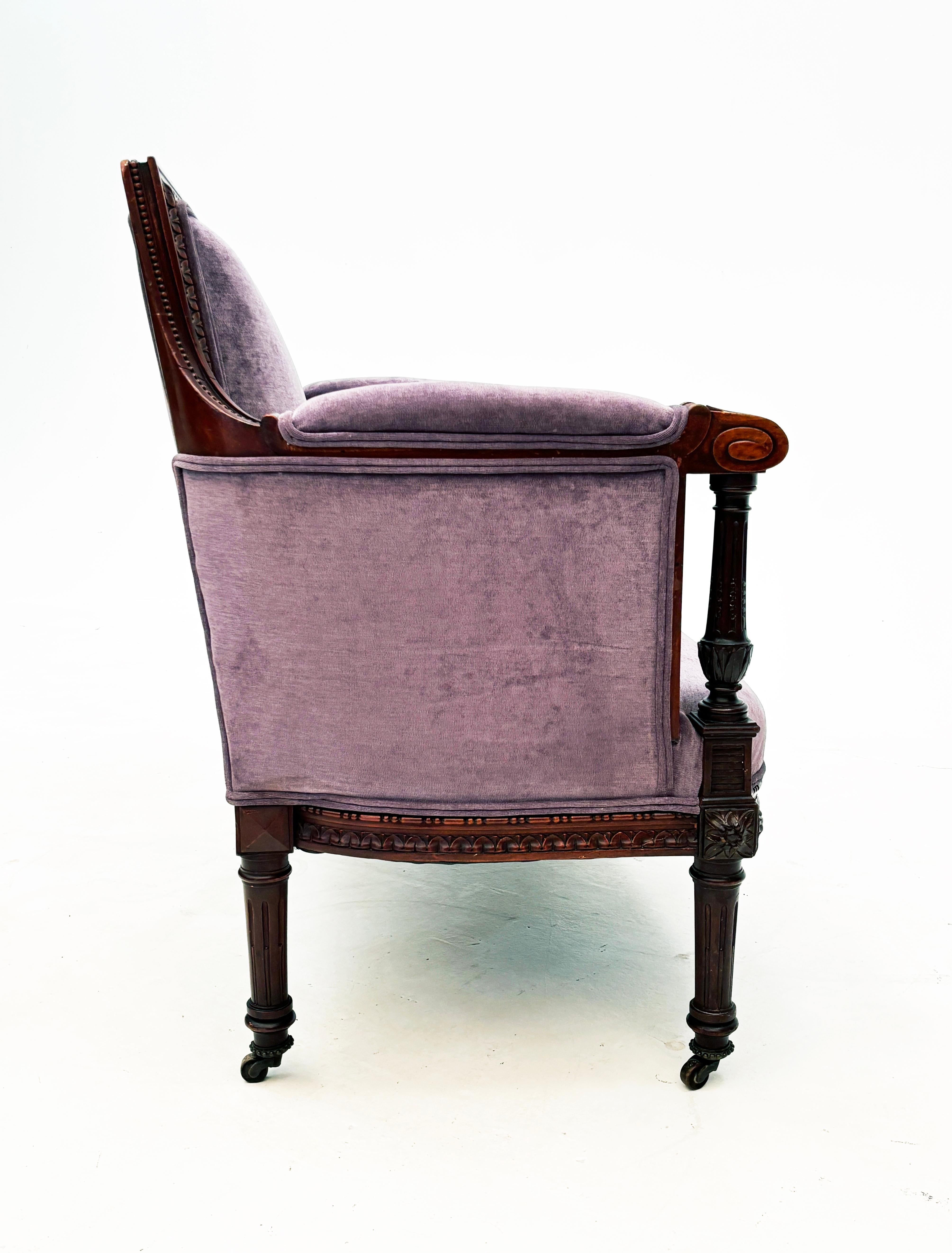 French Late 18th Century Louis XVI Style Settee In Good Condition For Sale In Louisville, KY