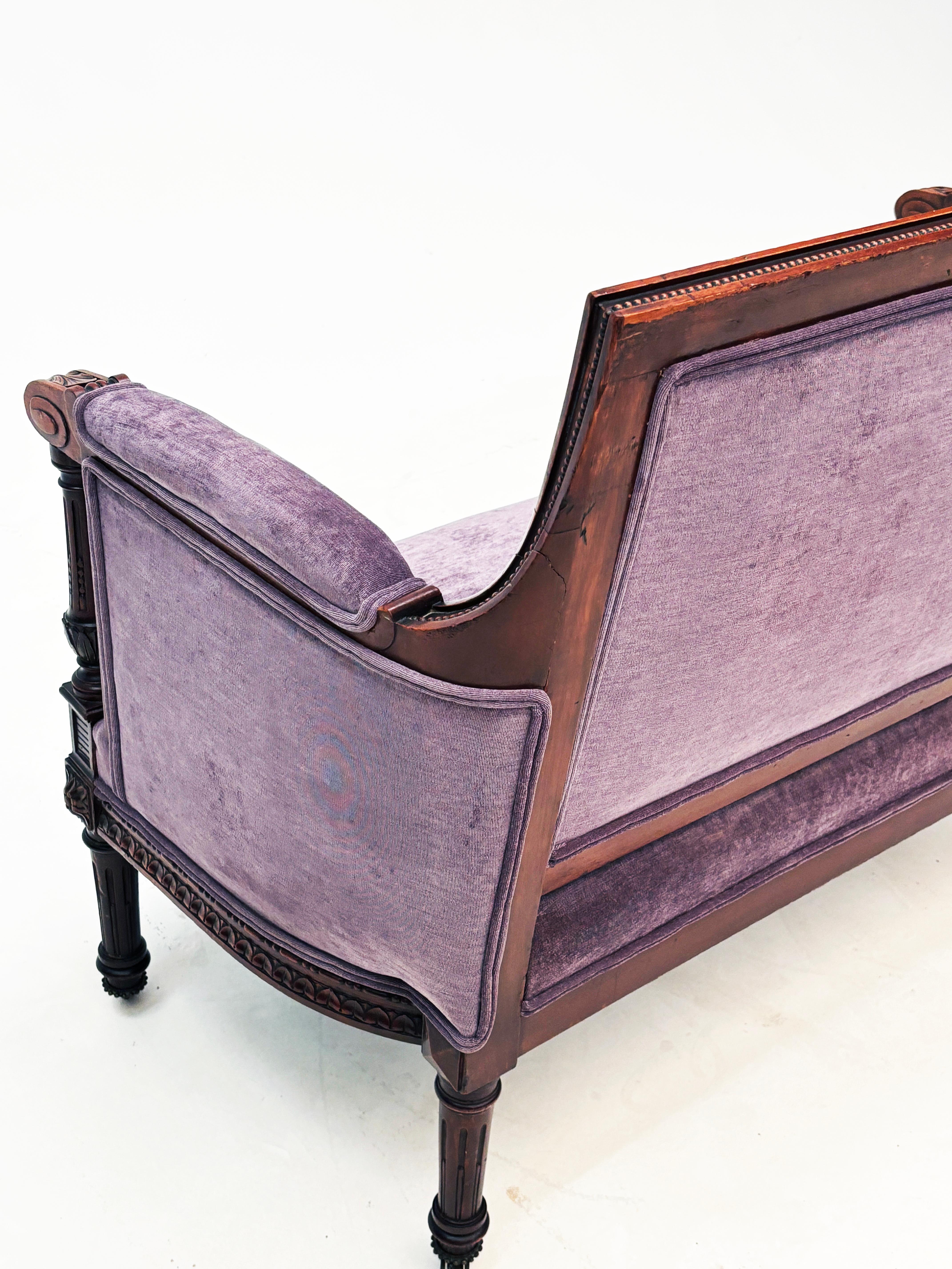 French Late 18th Century Louis XVI Style Settee For Sale 1