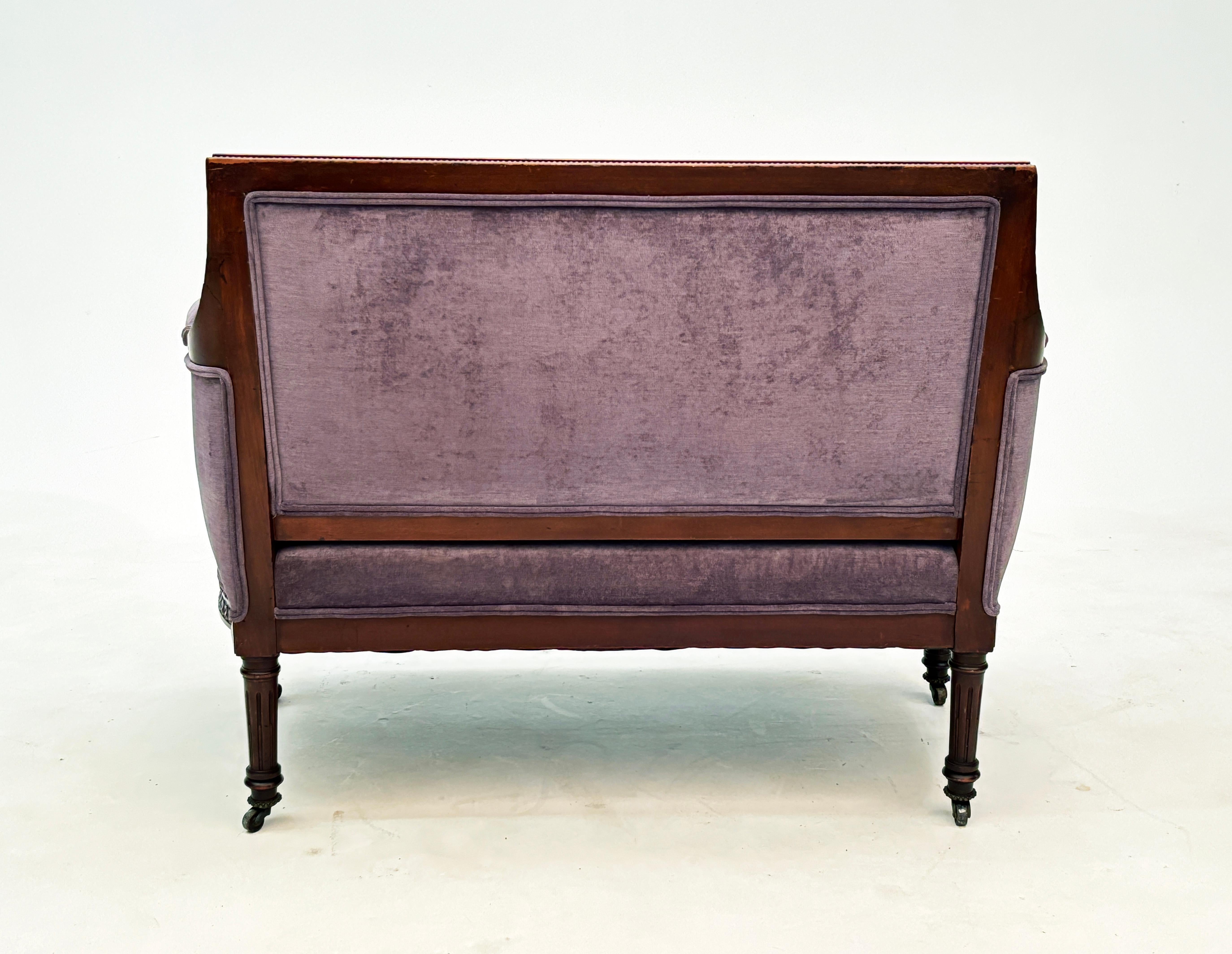French Late 18th Century Louis XVI Style Settee For Sale 2
