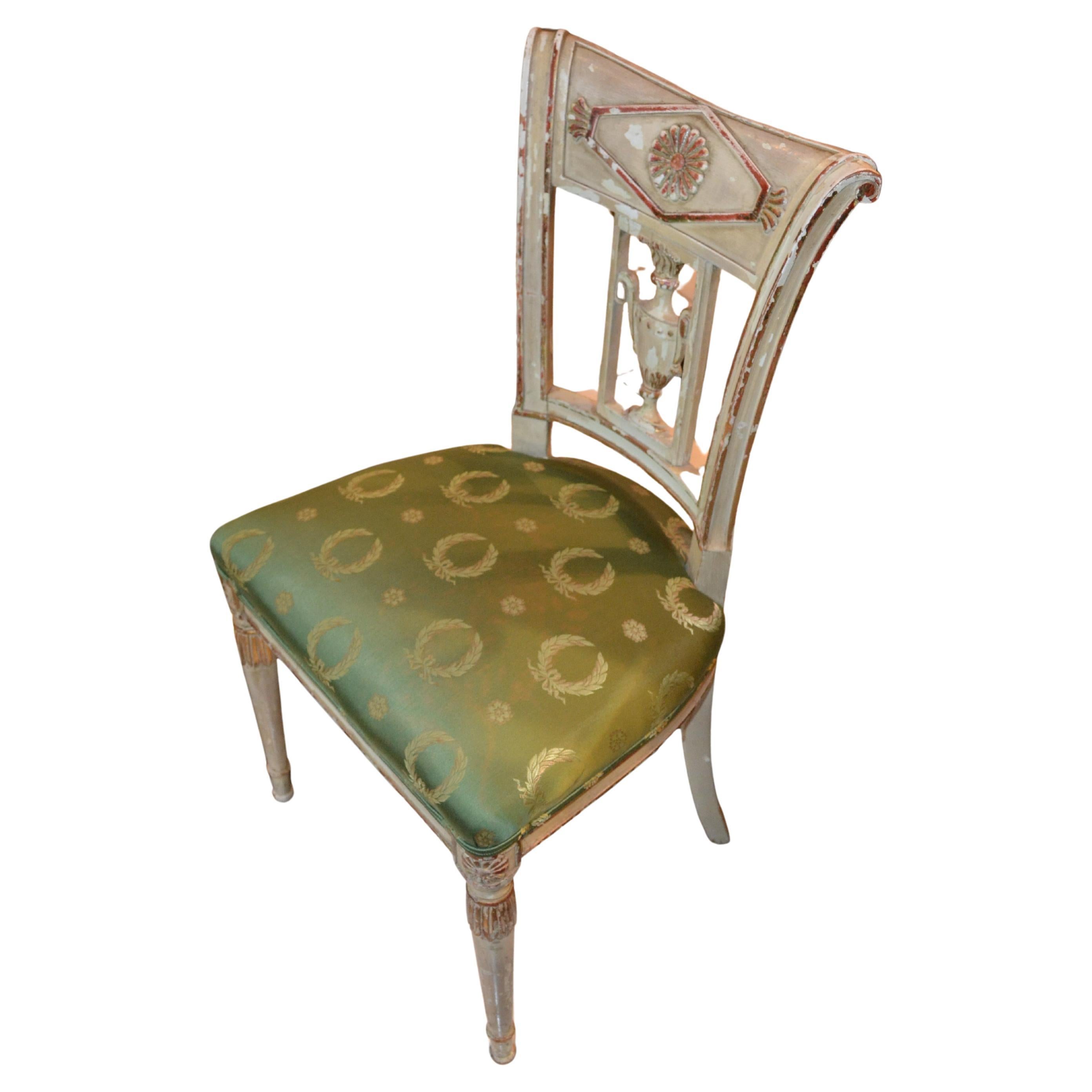 Bemalter Directoire-Stuhl, Französisch, spätes 18. Jahrhundert