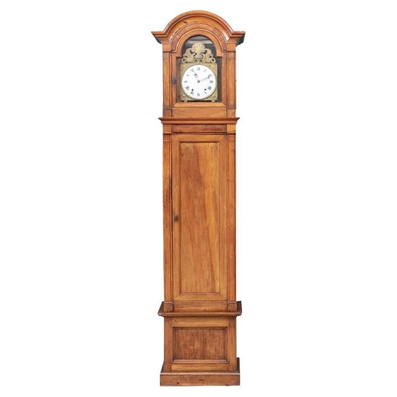 Französische Uhr mit hohem Gehäuse aus Kirsche, Ende 18. bis Anfang 19. im Angebot
