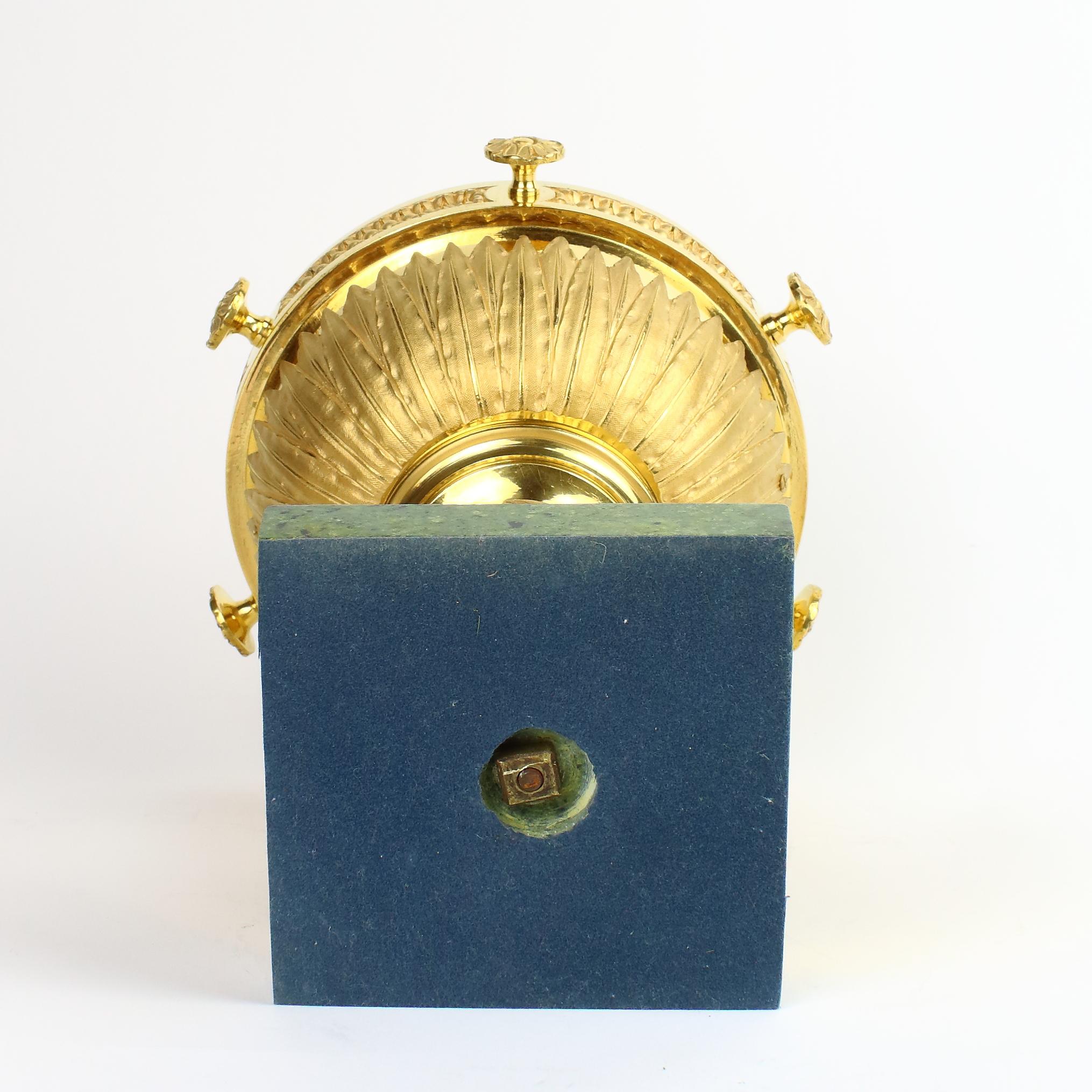 Brûleur d'encens ou parfum à broche en bronze doré Louis XVI de la fin du XVIIIe siècle français en vente 7