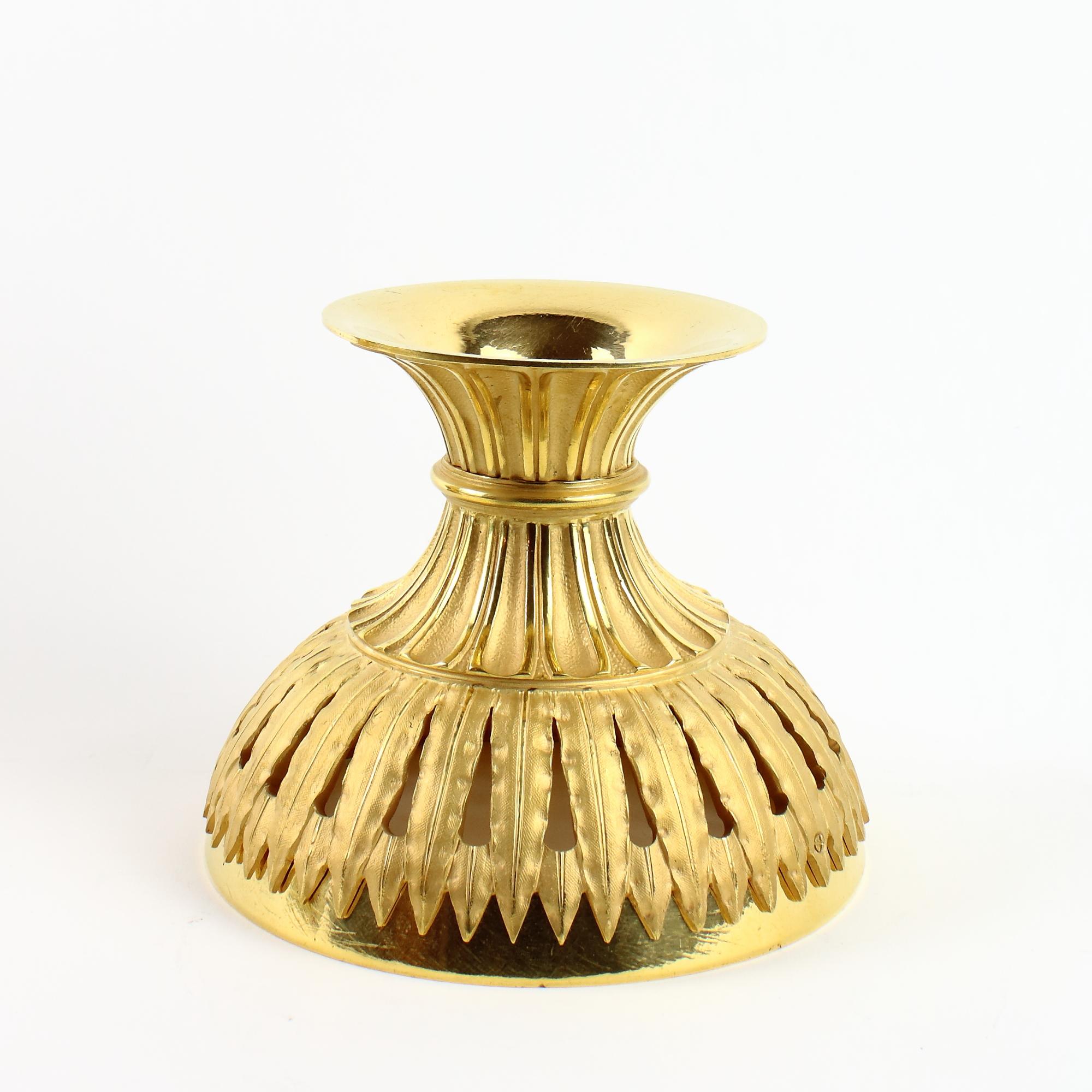 Brûleur d'encens ou parfum à broche en bronze doré Louis XVI de la fin du XVIIIe siècle français en vente 8