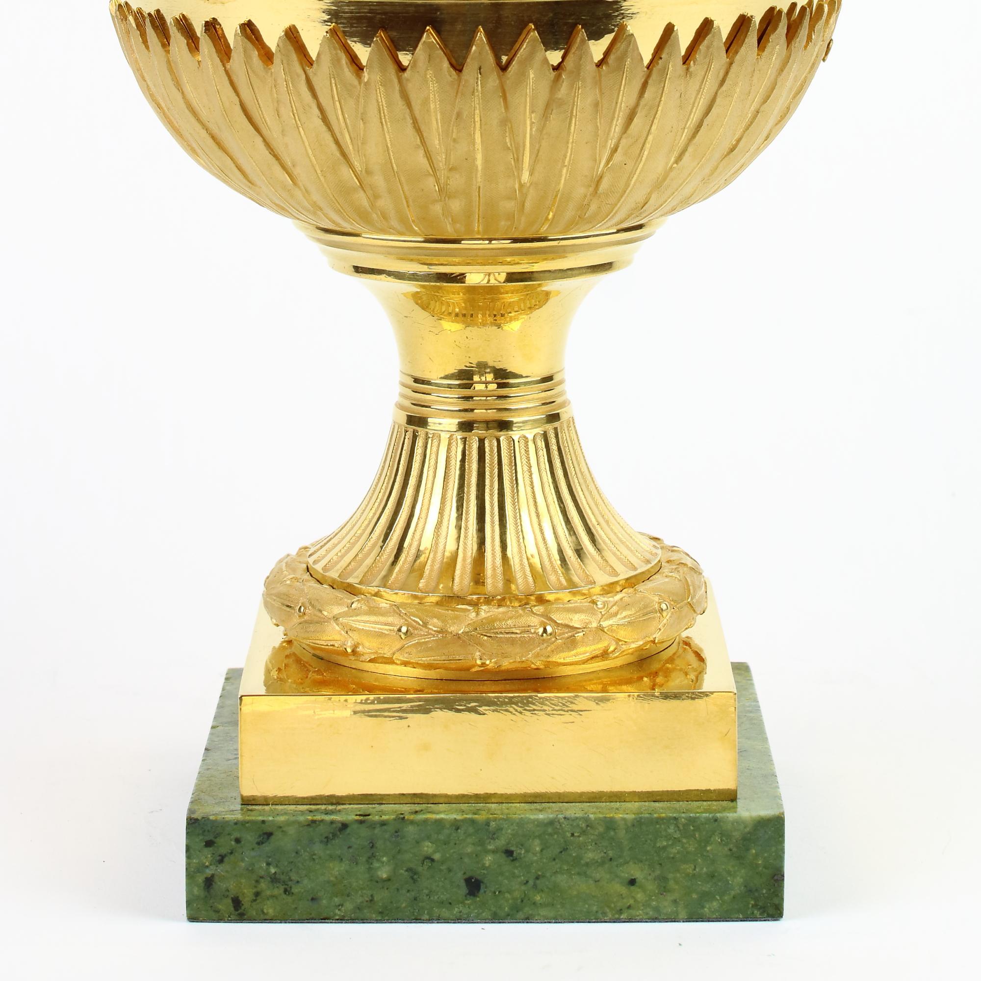 Bruciatore di incenso in bronzo dorato francese della fine del XVIII secolo Luigi XVI o Brule Parfum in vendita 2