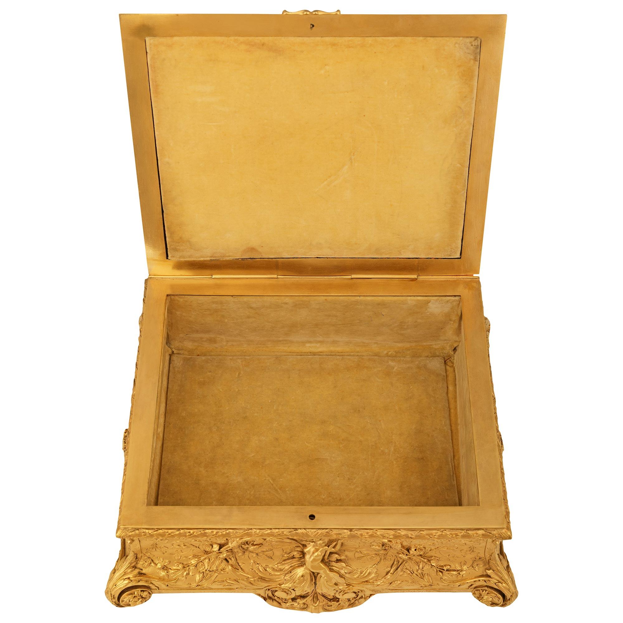 Boîte en bronze d'art nouveau de la fin du XIXe siècle en vente 5