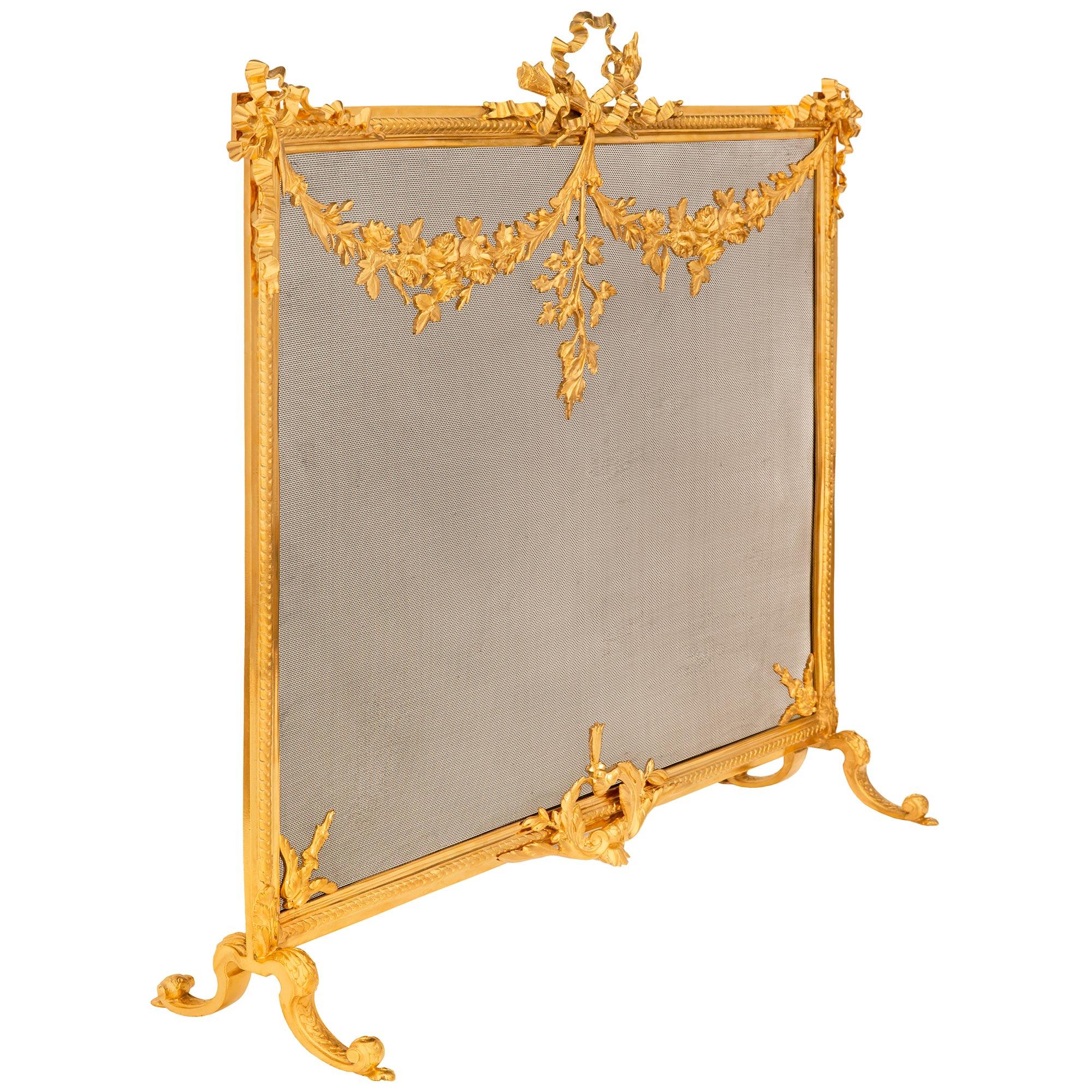 Belle Époque Paravento francese della fine del XIX secolo, periodo Belle Epoque, stile Luigi XVI, in ormolù in vendita