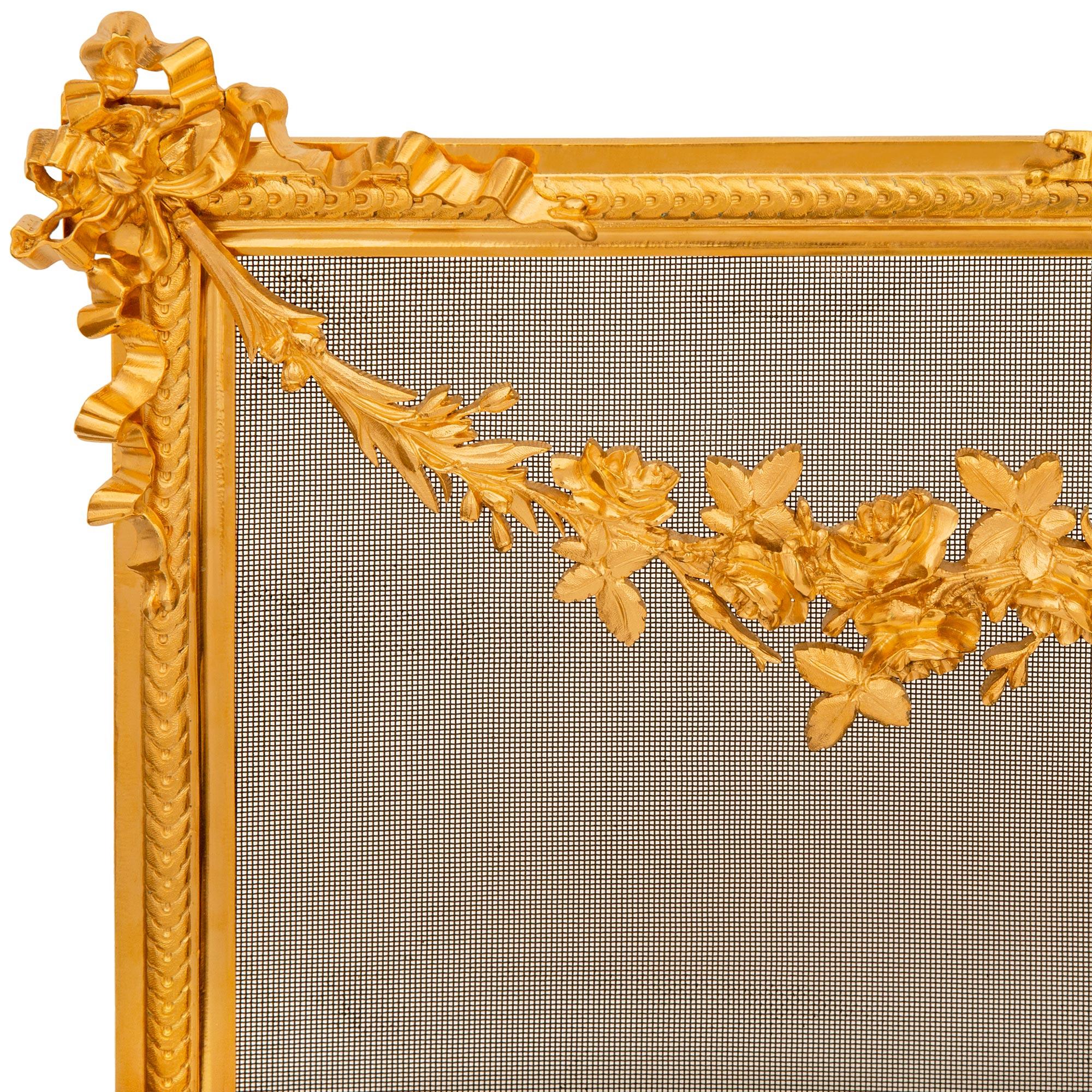 Similoro Paravento francese della fine del XIX secolo, periodo Belle Epoque, stile Luigi XVI, in ormolù in vendita