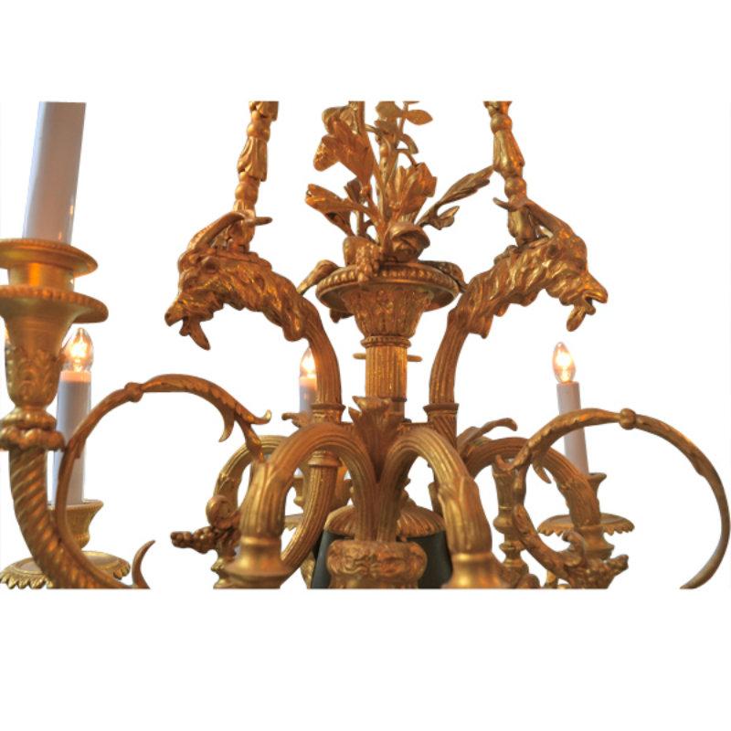 Französischer Kronleuchter aus vergoldeter Bronze im Stil der Belle Epoque des späten 19. (Louis XVI.) im Angebot