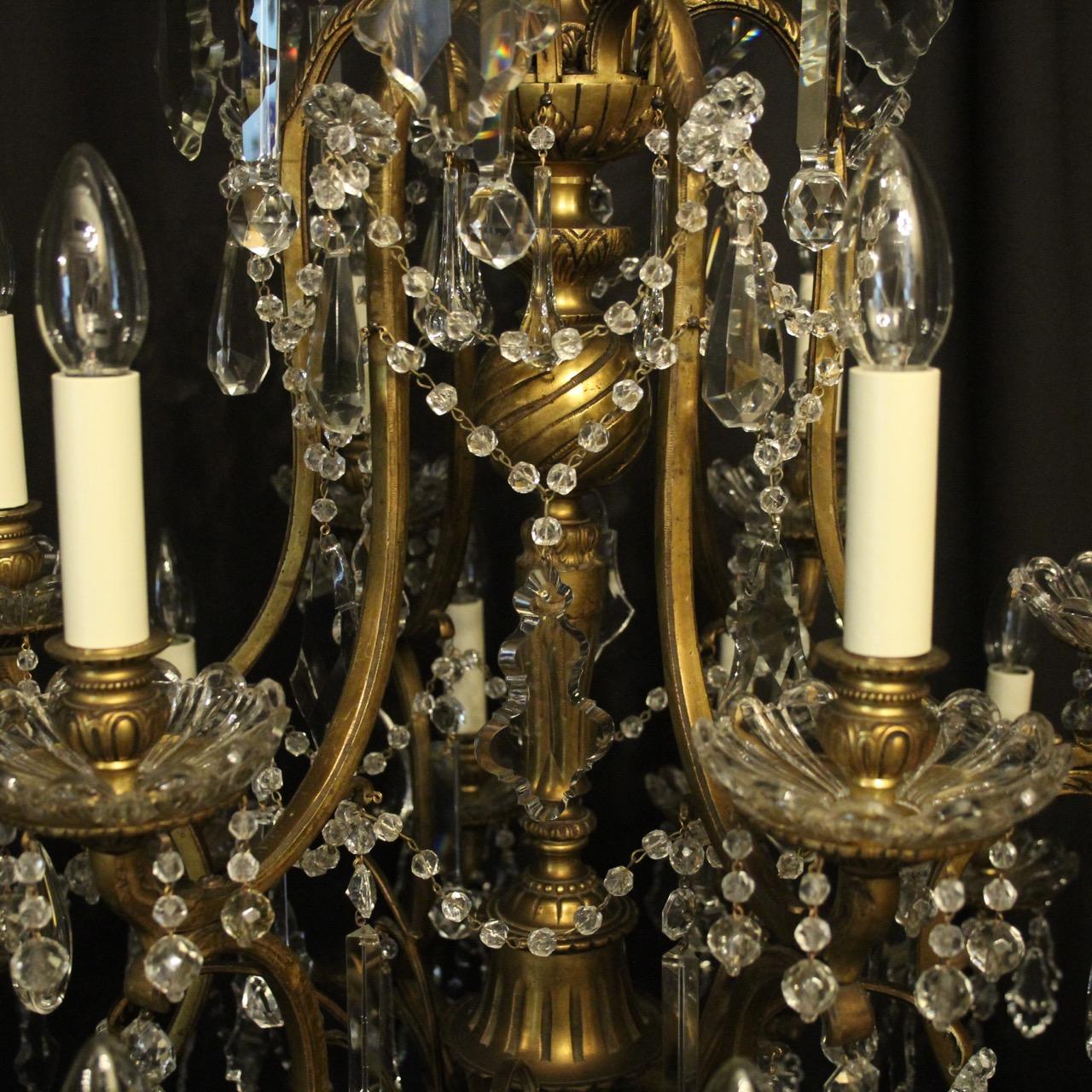 French Late 19th Century Bronze and Crystal 18-Light Chandelier (19. Jahrhundert) im Angebot