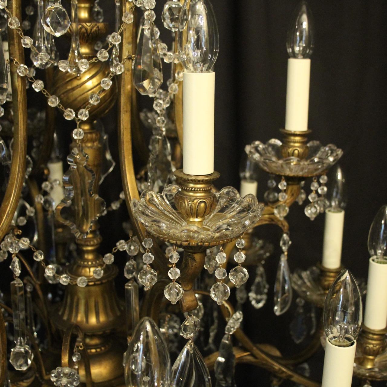 French Late 19th Century Bronze and Crystal 18-Light Chandelier im Angebot 2