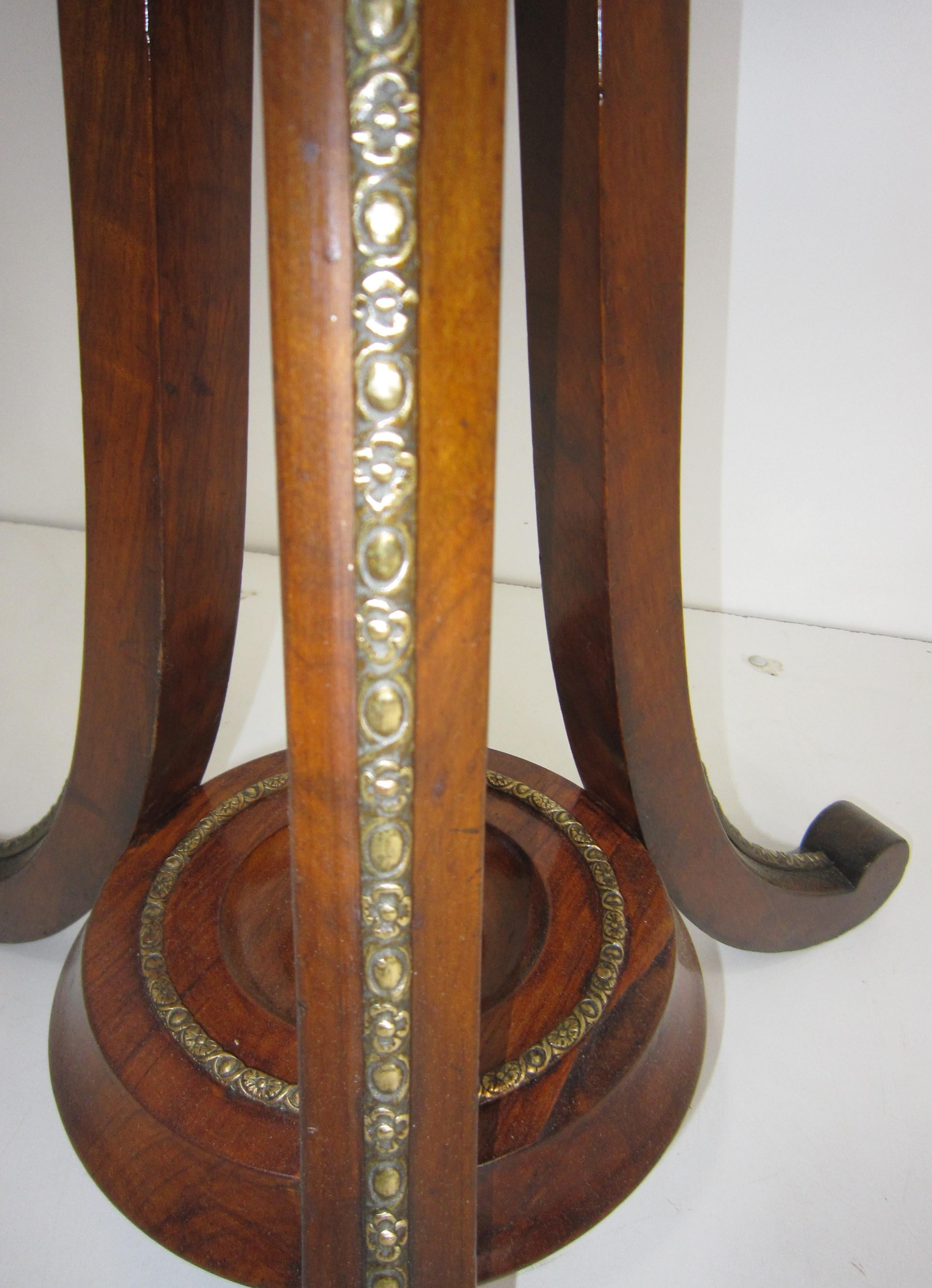XIXe siècle Piédestal / table / support de jardin français de la fin du 19ème siècle monté sur bronze en vente