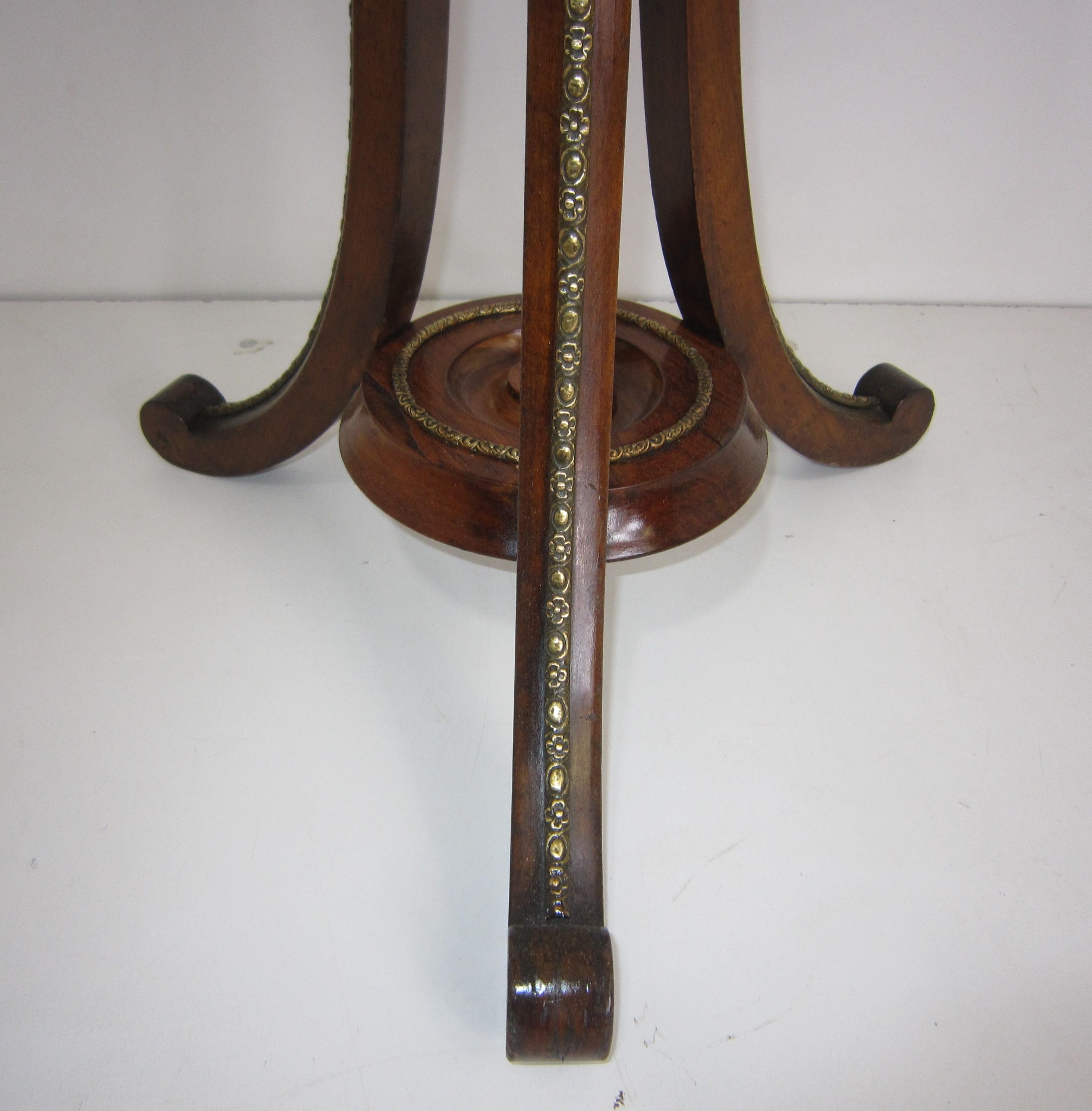 Bronze-Sockel/Tisch/Pflanzgefäßständer/Tisch aus dem späten 19. Jahrhundert im Angebot 1