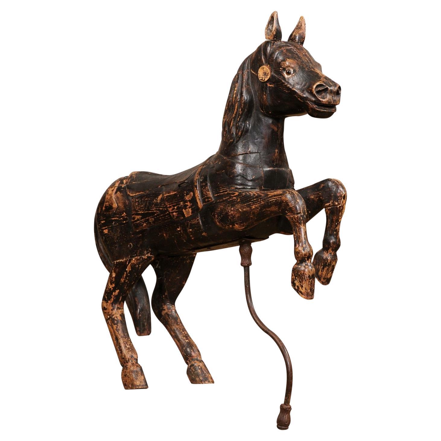 Französische geschnitzte Karussell-Skulptur eines tanzenden Pferdes aus dem späten 19. Jahrhundert mit Patina